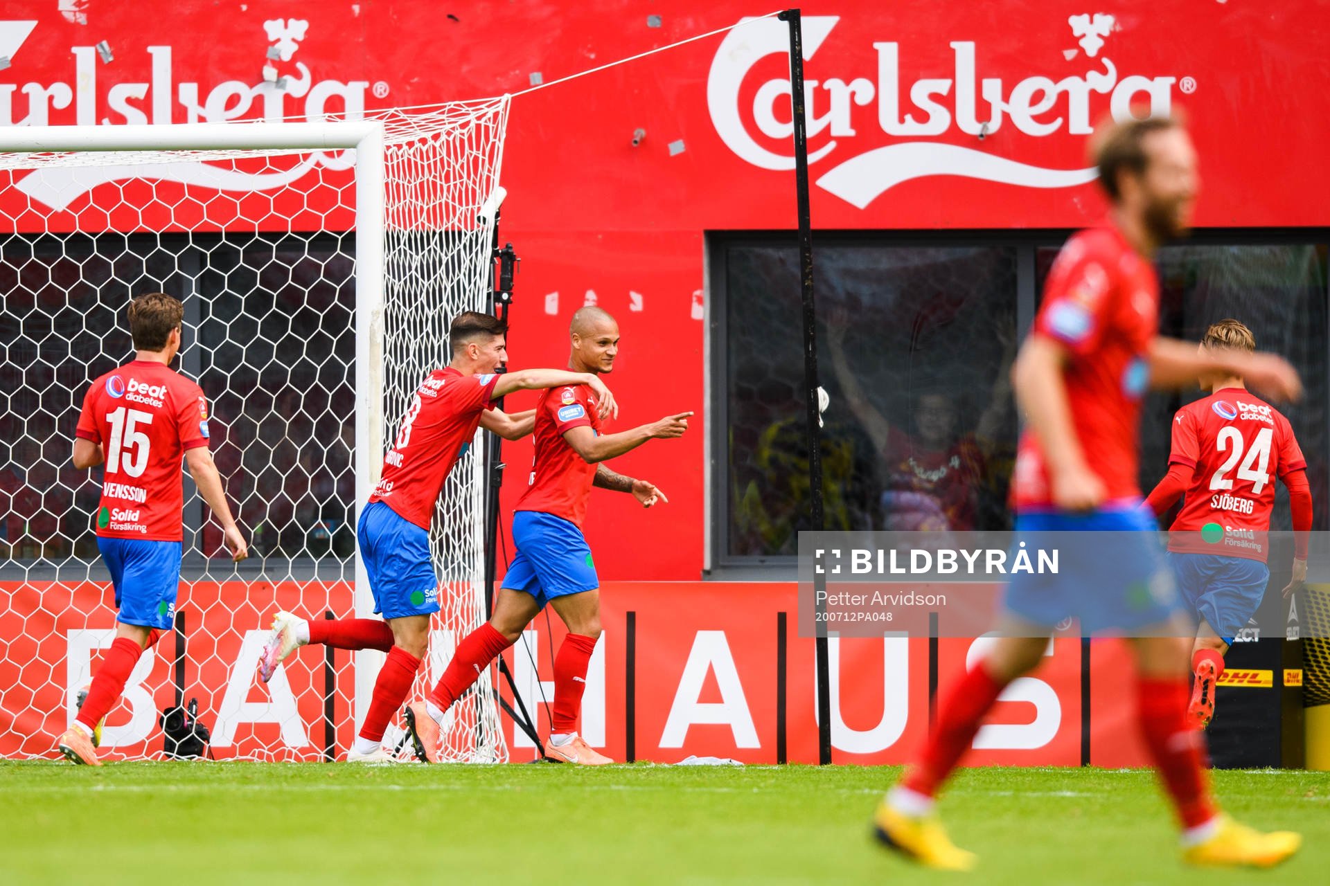 Helsingborgs Armin Gigovic jublar med Anthony van