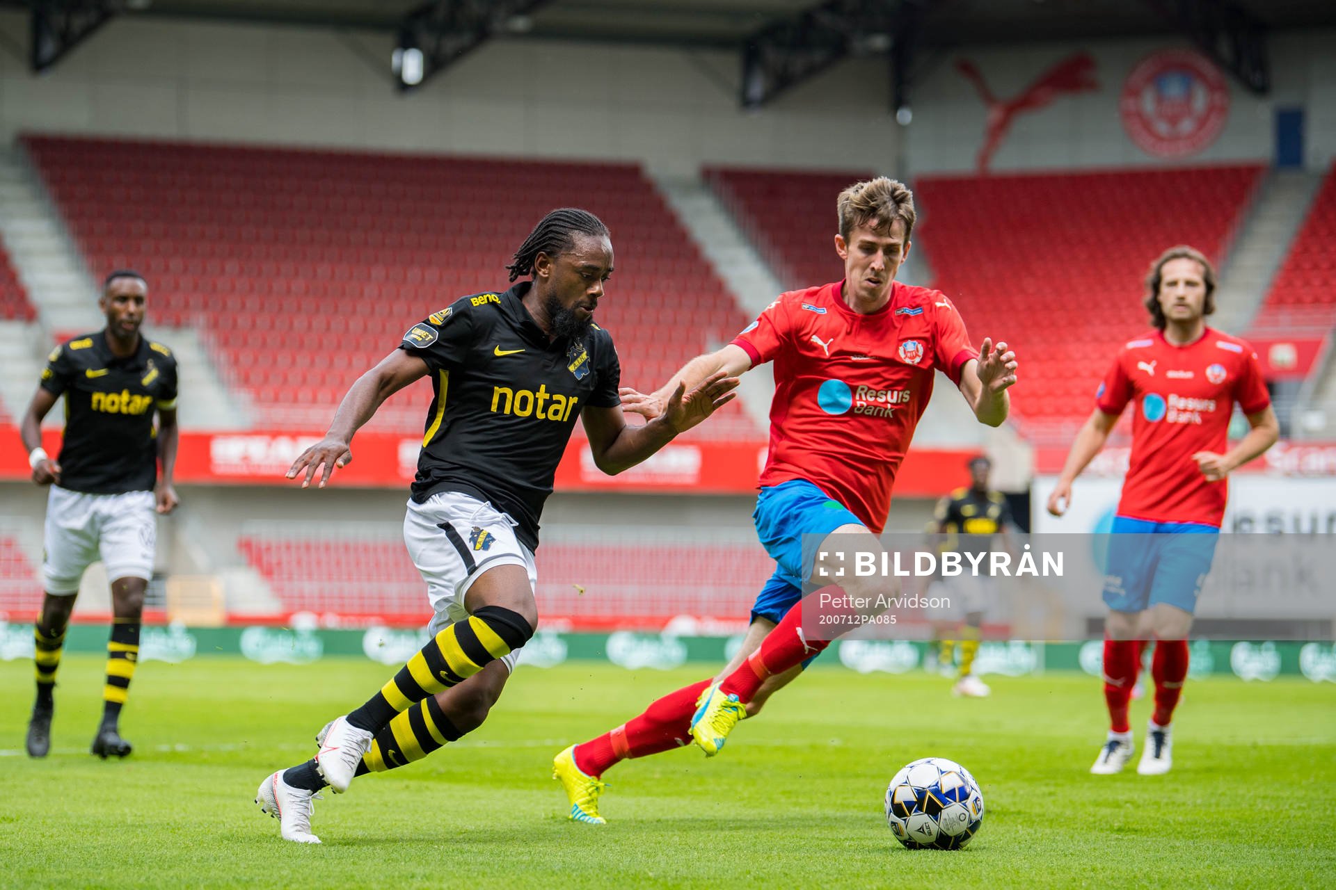 s Heradi Rashidi och Helsingborgs Adam Eriksson