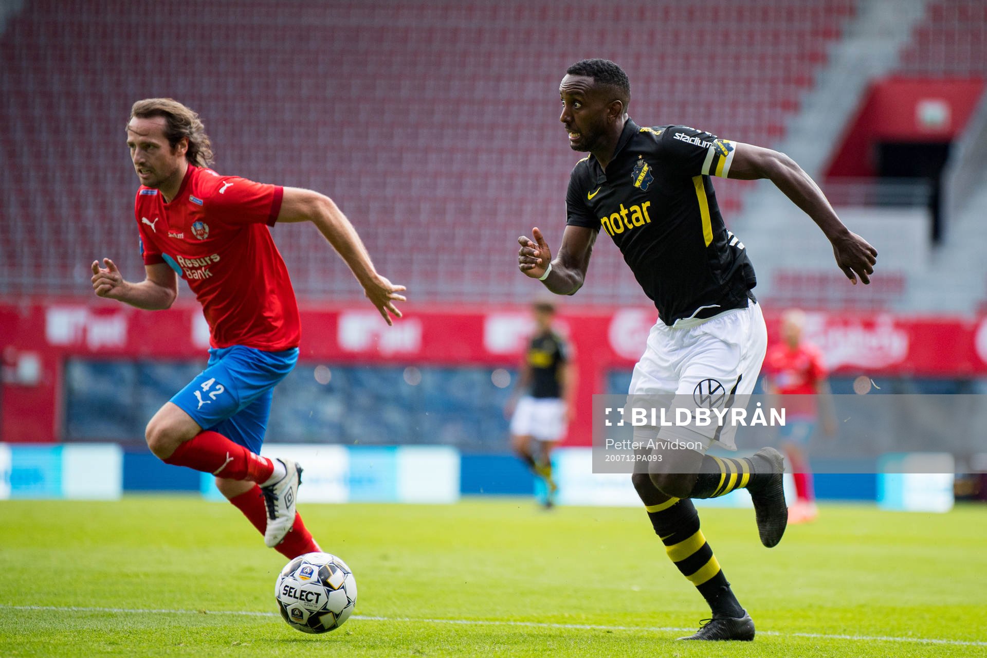 s Henok Goitom och Helsingborgs Mikkel Mix Diskerud