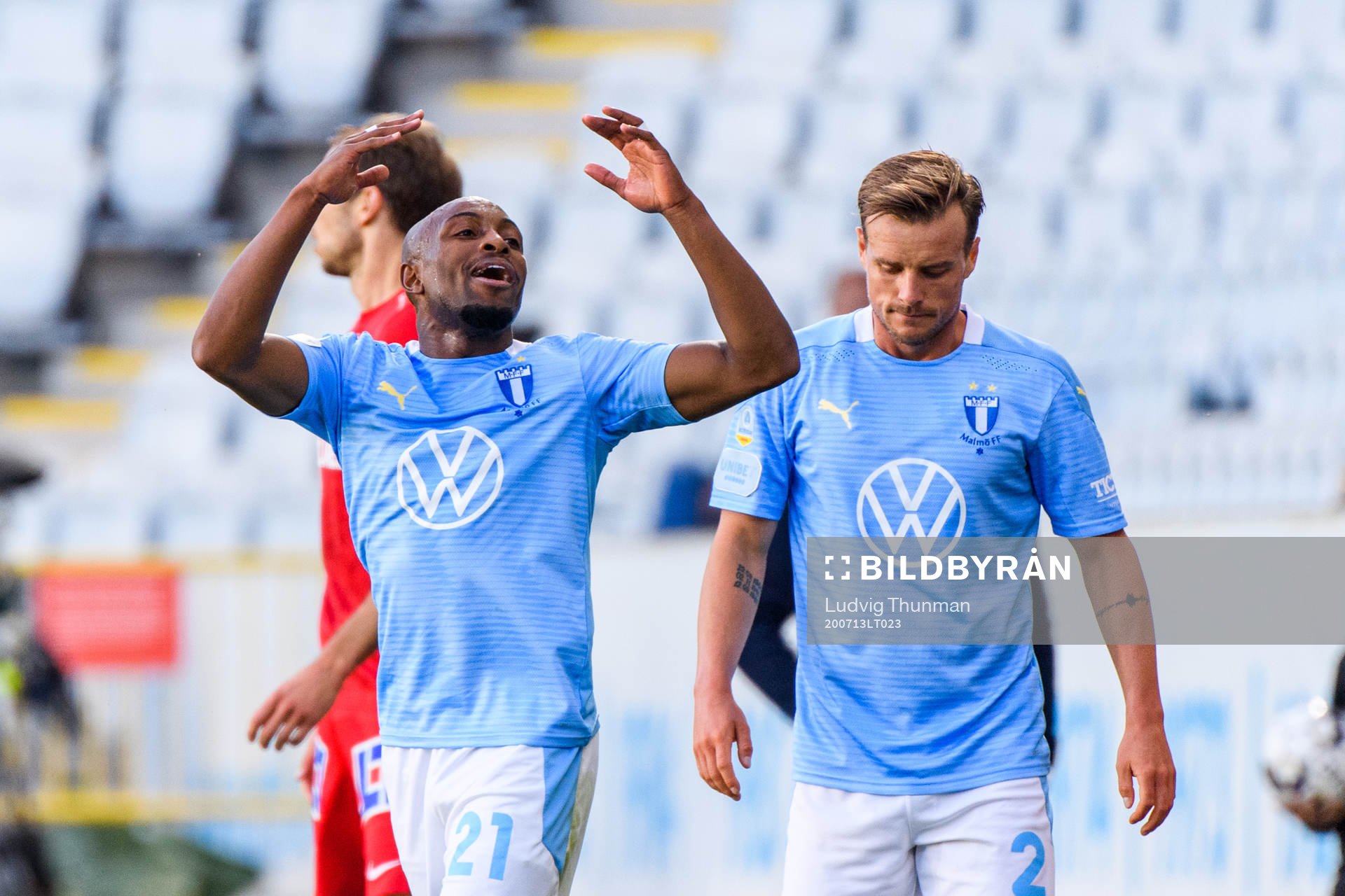 Malmö FFs Fouad Bachirou och Eric Larsson reagerar