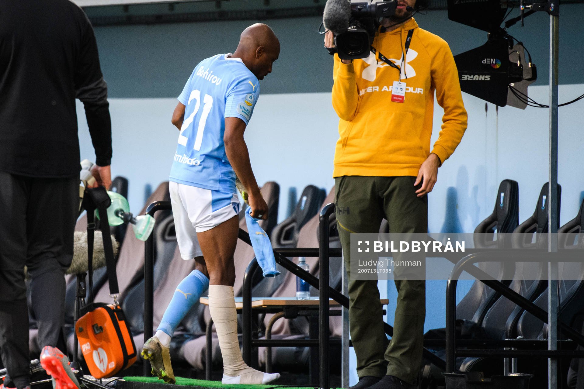 Malmö FFs Fouad Bachirou lämnar planen