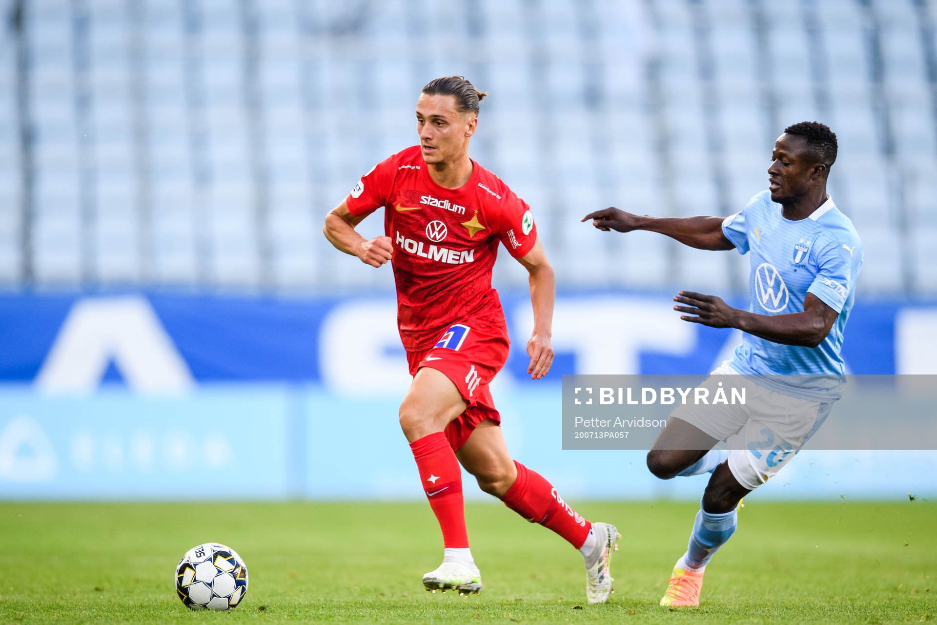 IFK Norrköpings Jonathan Levi och Malmö FFs Bonke Innocent