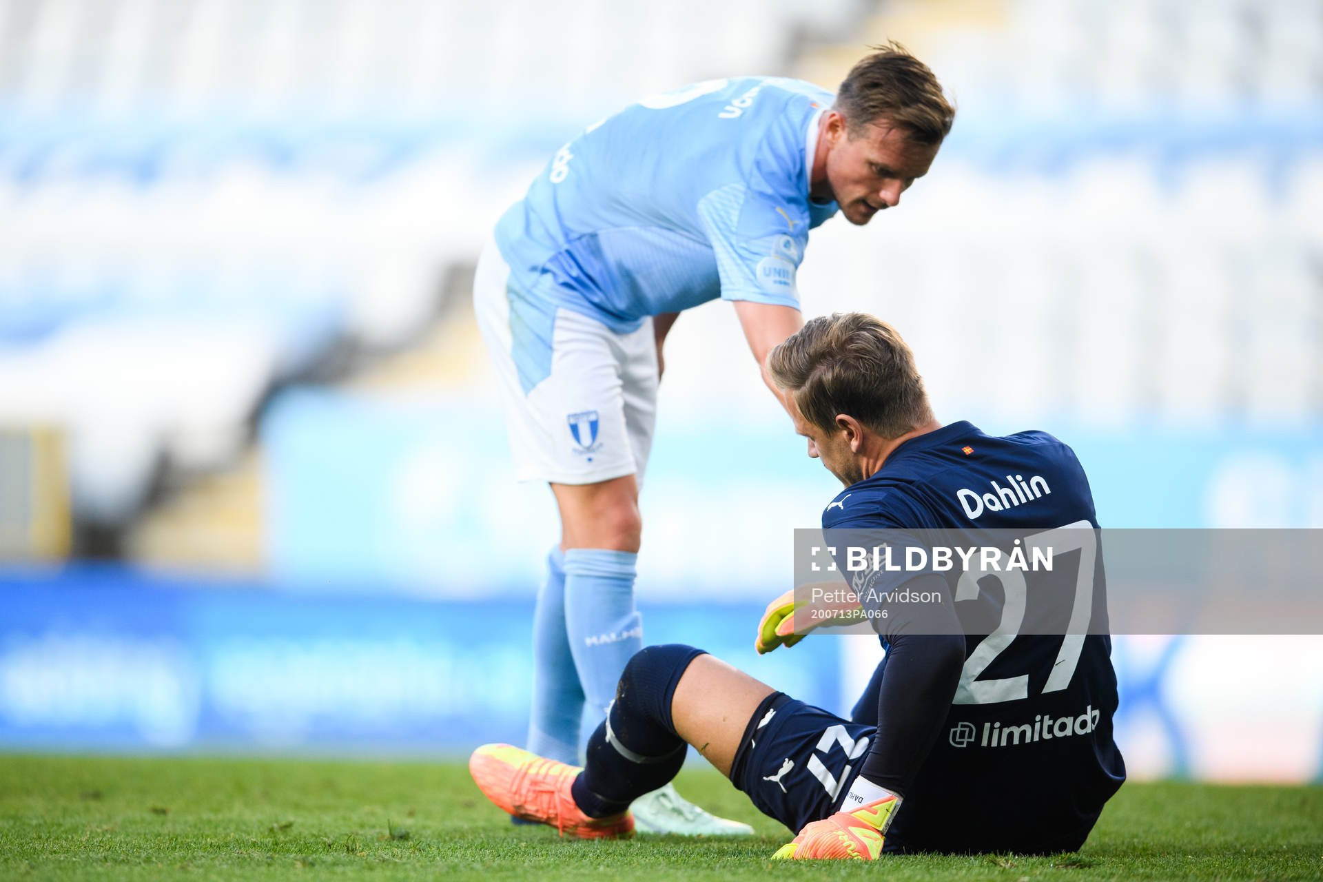 Malmö FFs Eric Larsson och målvakt Johan Dahlin