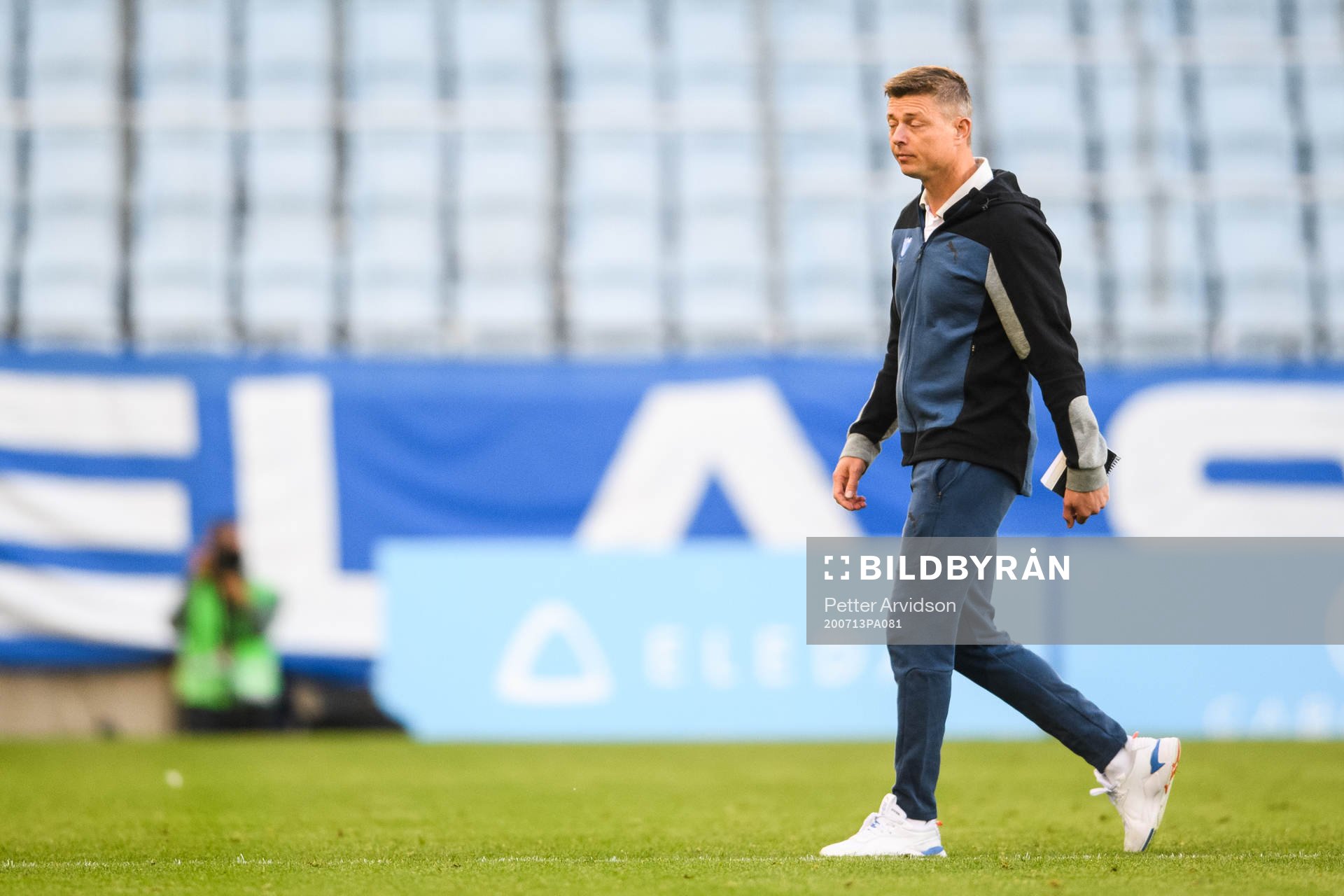 Malmö FFs tränare Jon Dahl Tomasson deppar