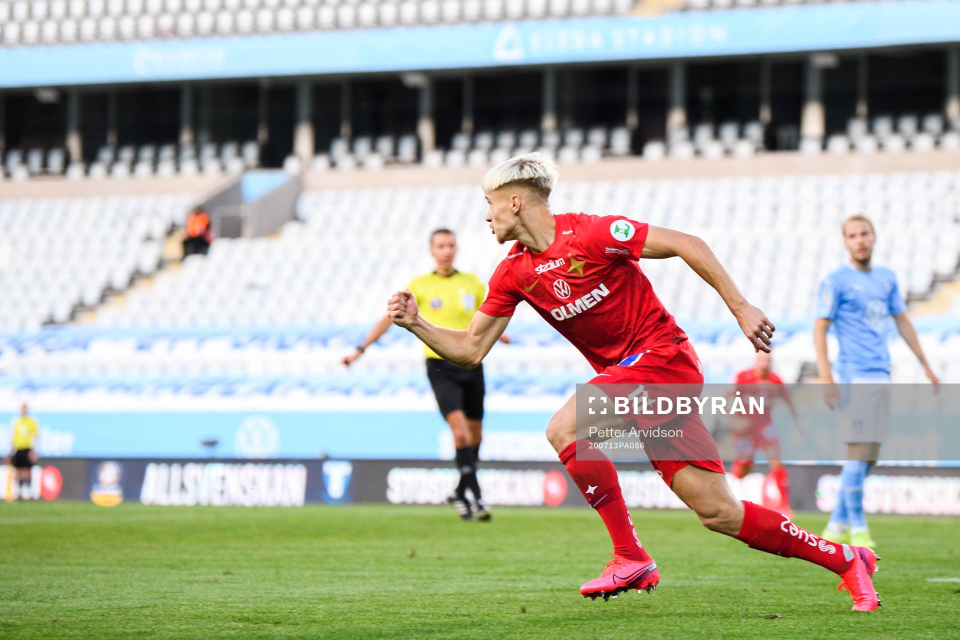 IFK Norrköpings Pontus Almqvist jublar efter 1-1 under fotbollsmatchen i Allsvenskan mellan Malmö FF och IFK Norrköping den 13 juli 2020 i Malmö.