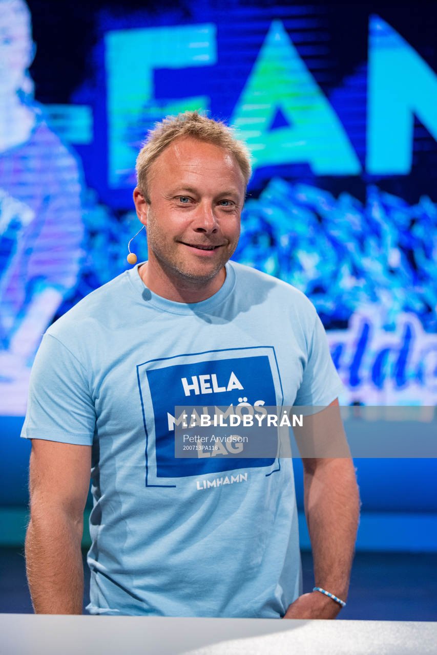Anders Andersson i Malmö FFs Studio i blått