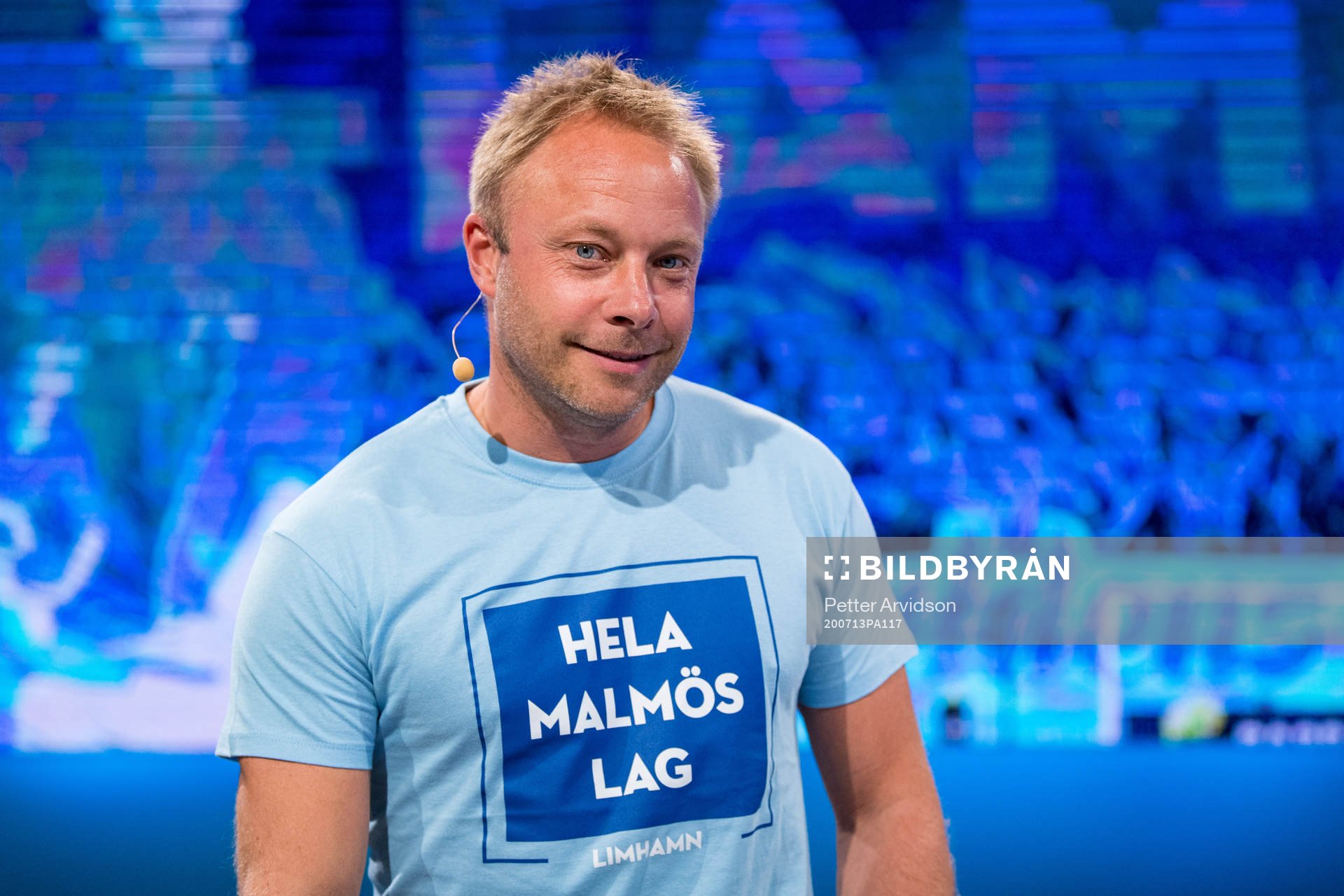 Anders Andersson i Malmö FFs Studio i blått