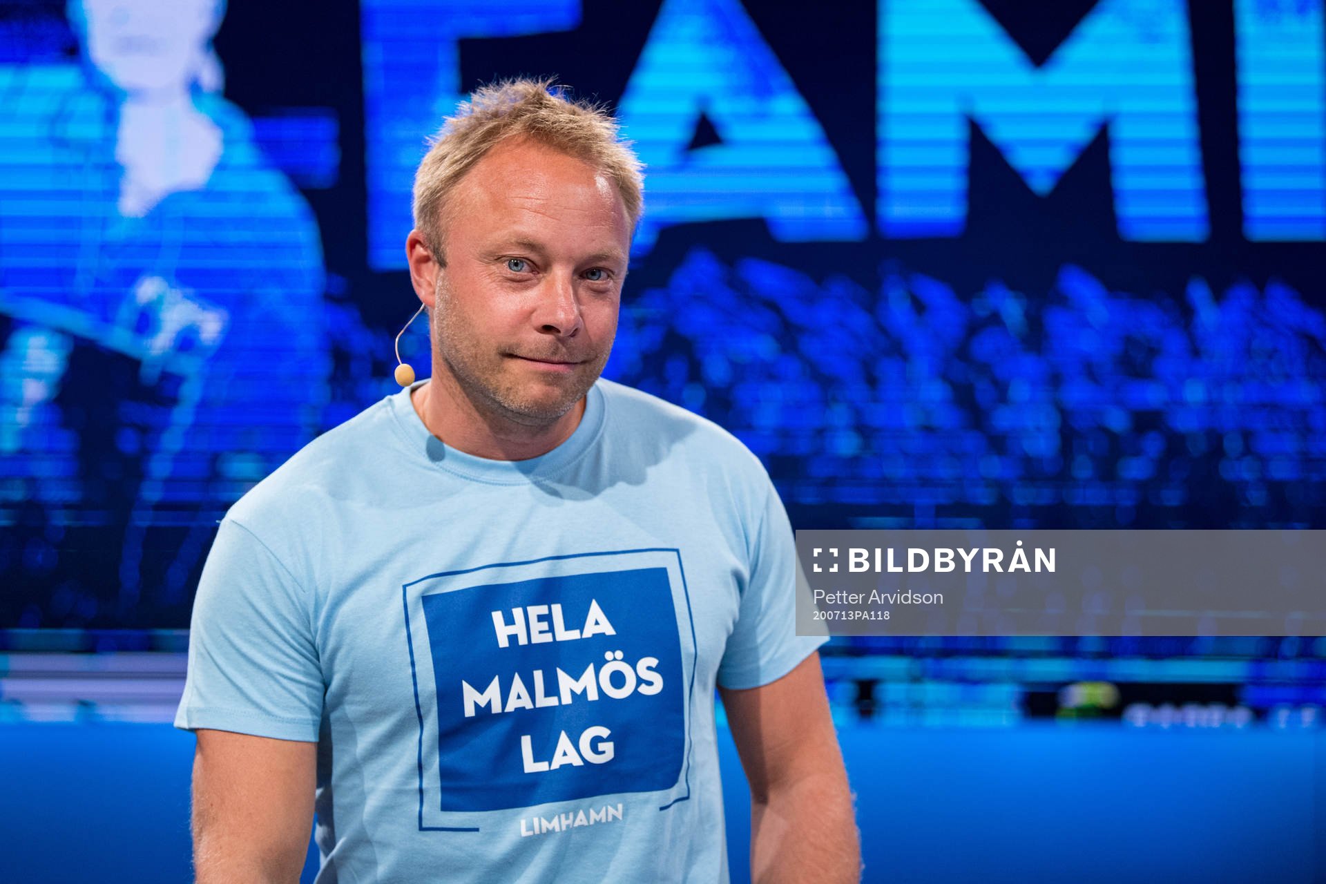 Anders Andersson i Malmö FFs Studio i blått
