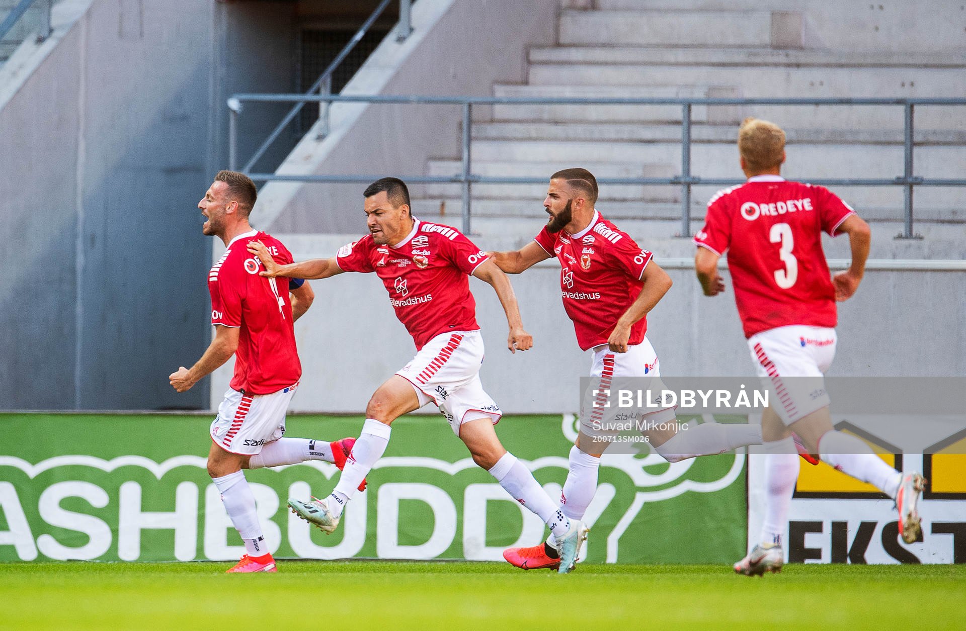Kalmars Fidan Aliti jublar efter 1-0 med Emin Nouri, Filip Sachpekidis och Sebastian Ring under fotbollsmatchen i Allsvenskan mellan Kalmar och Elfsborg den 13 juli 2020 i Kalmar.