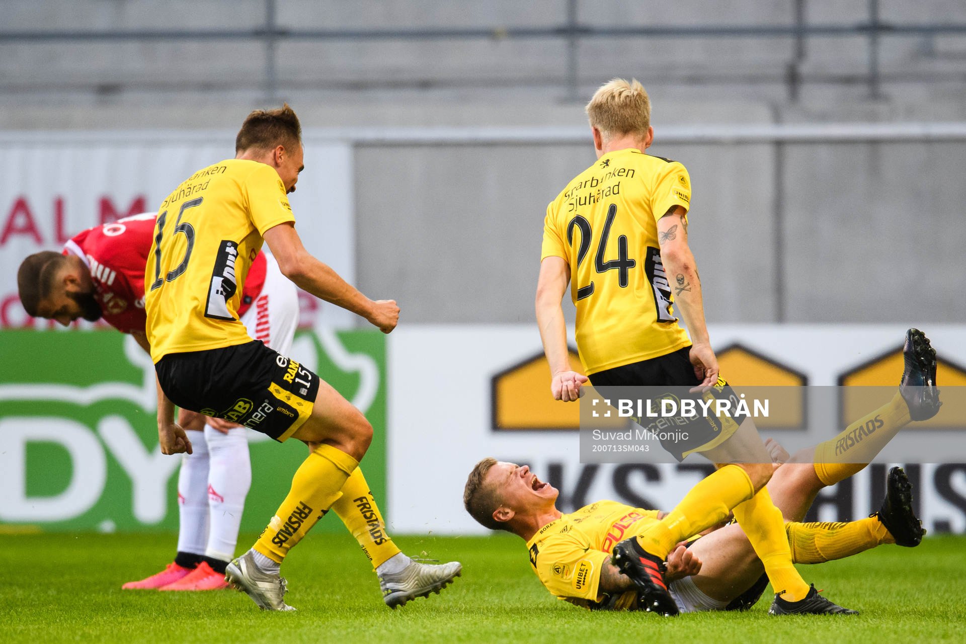 Elfsborgs Samuel Holmén jublar efter 1-2 under fotbollsmatchen i Allsvenskan mellan Kalmar och Elfsborg den 13 juli 2020 i Kalmar.