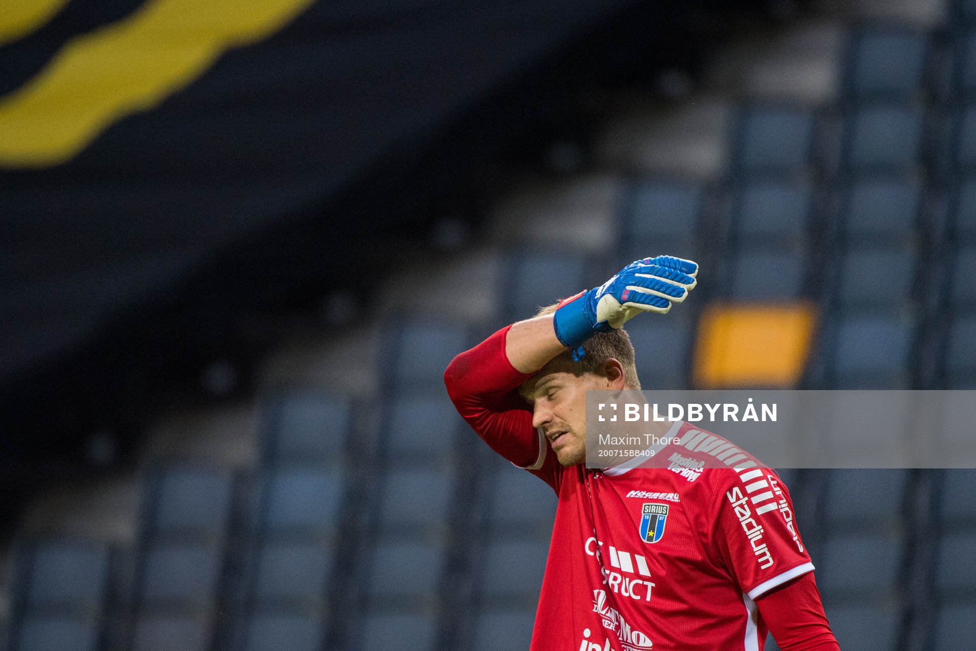 Sirius målvakt Lukas Jonsson deppar
