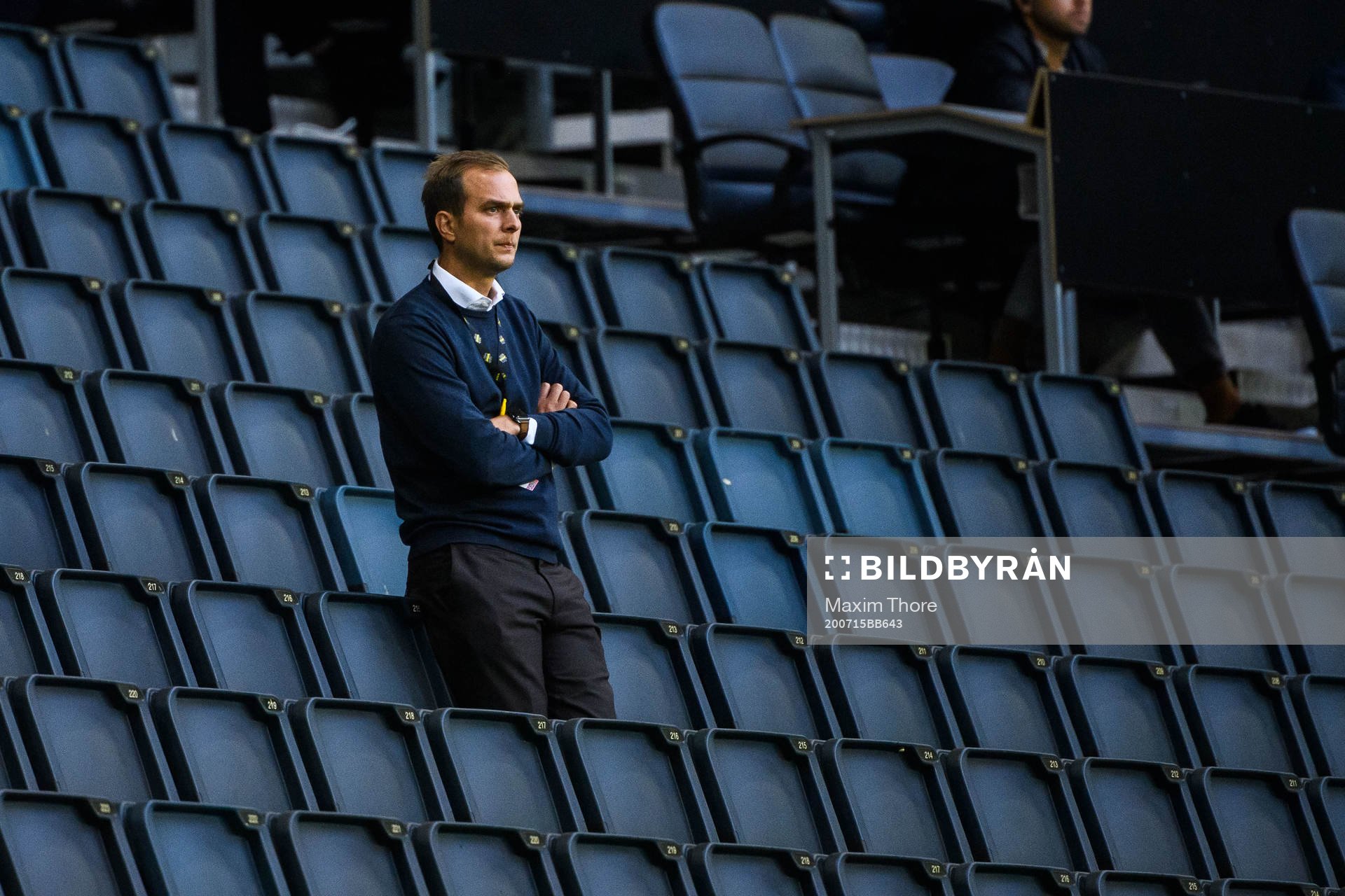 s sportchef Henrik Jurelius på läktaren