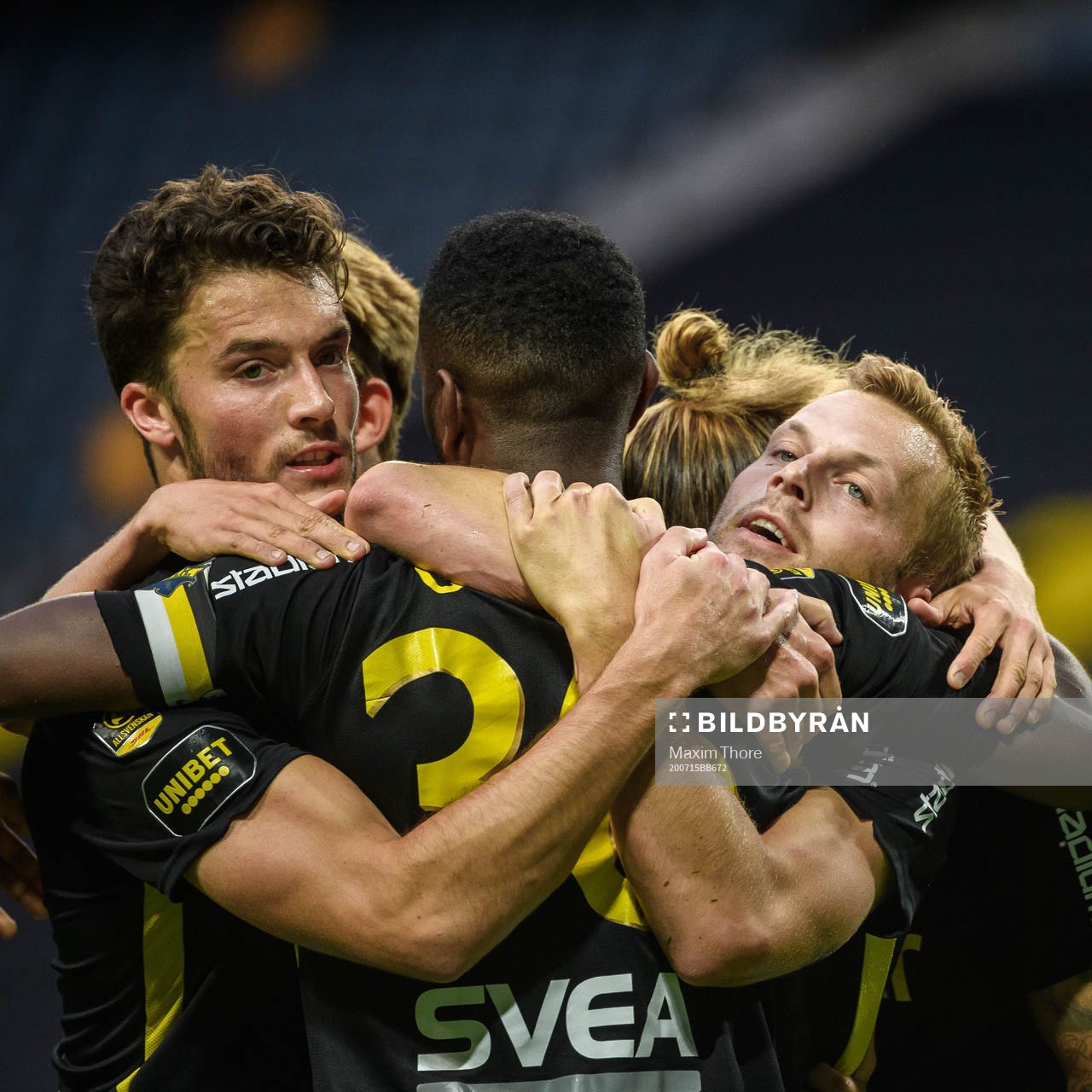 AIK:s Henok Goitom jublar med Daniel Granli och Sebastian Larsson efter han gjort 1-0 under fotbollsmatchen i Allsvenskan mellan AIK och Sirius den 15 juli 2020 i Stockholm.
