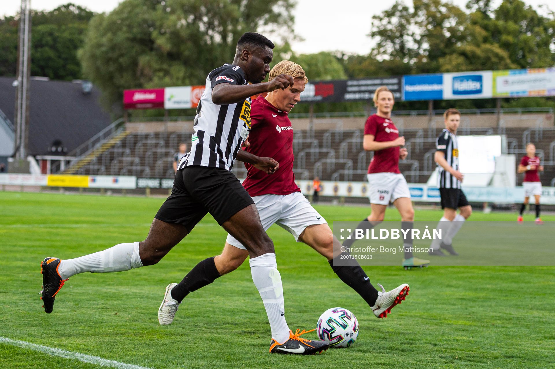 Landskronas Patrick Nwadike och Qvidings Edvin Dahlqvist
