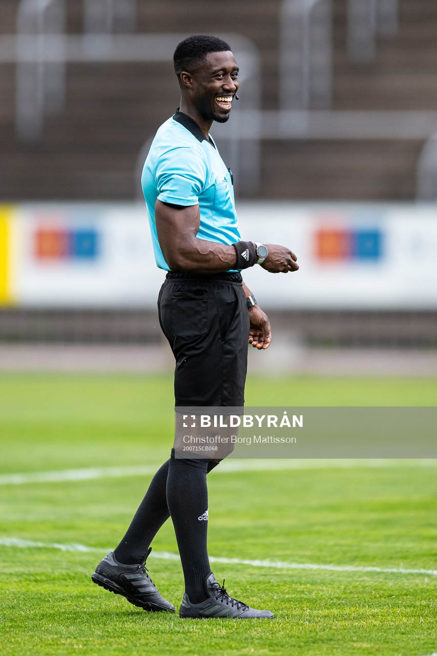 Domare Fredrik Oppong