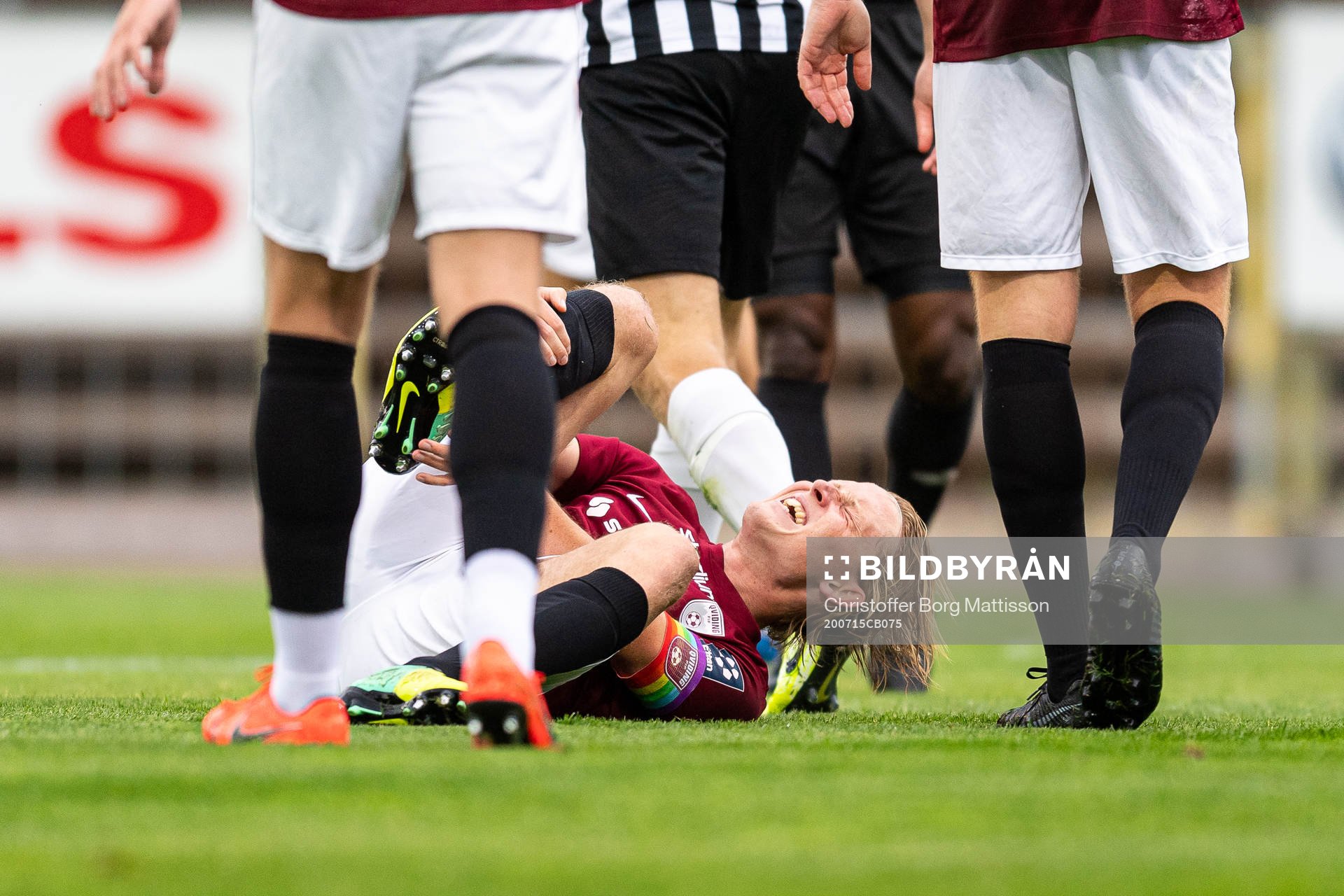 Qvidings Oscar Ehner har ont under fotbollsmatchen i Division 1 södra mellan Landskrona och Qviding den 15 juli 2020 i Landskrona.