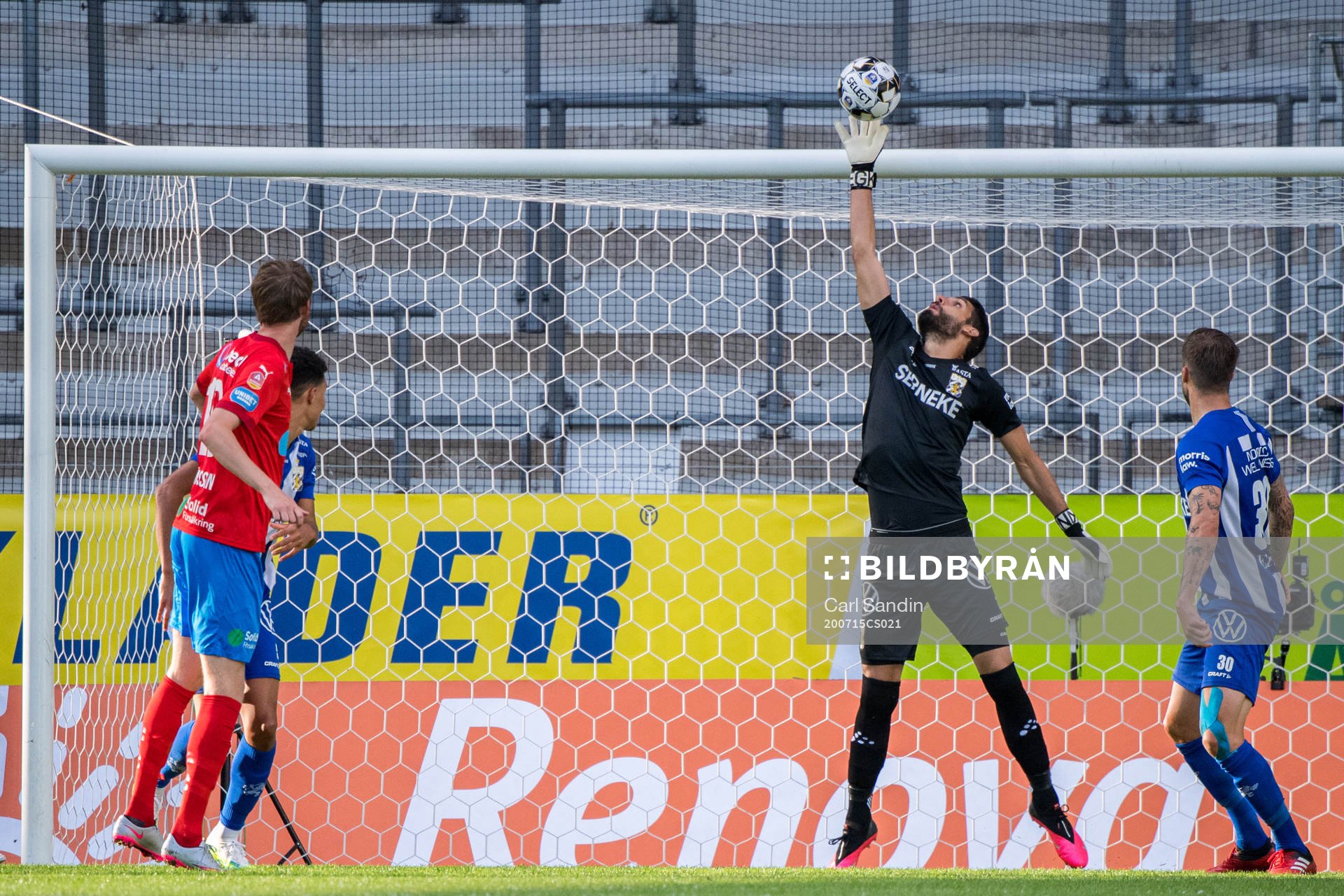 IFK Göteborgs målvakt Ioannis Anestis med en räddning