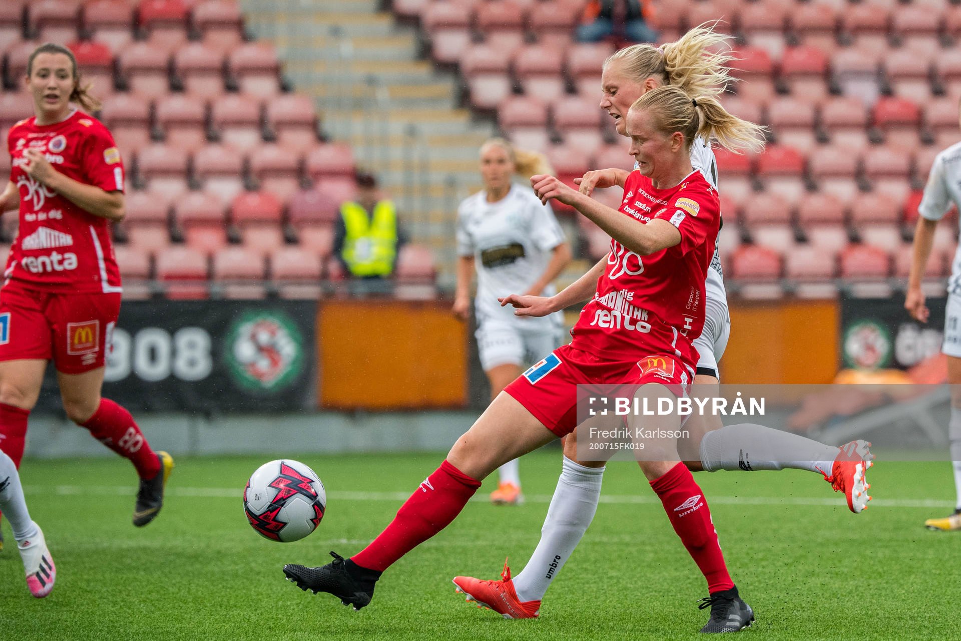 Örebros Emma Östlund och Göteborgs Stina Blackstenius