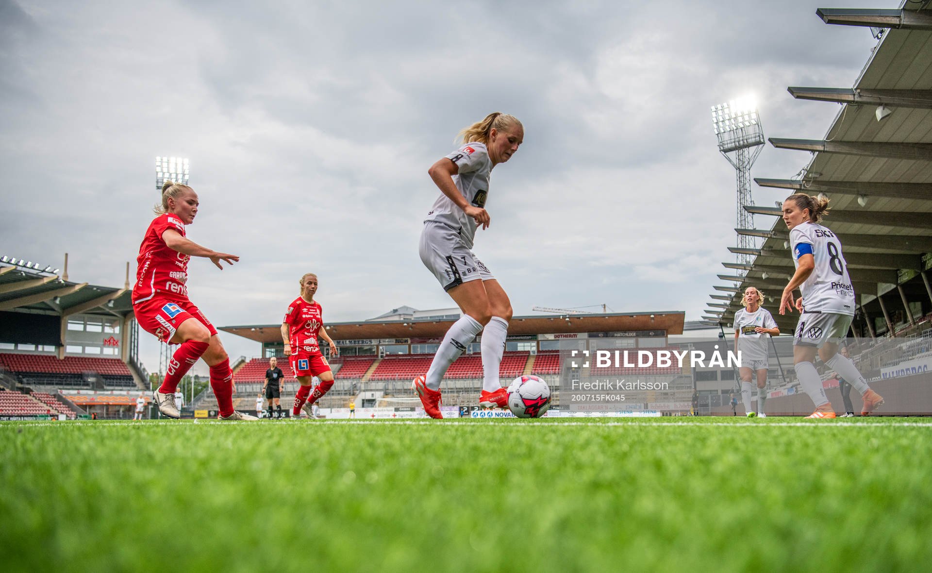 Örebros Ellen Karlsson och Göteborgs Stina Blackstenius