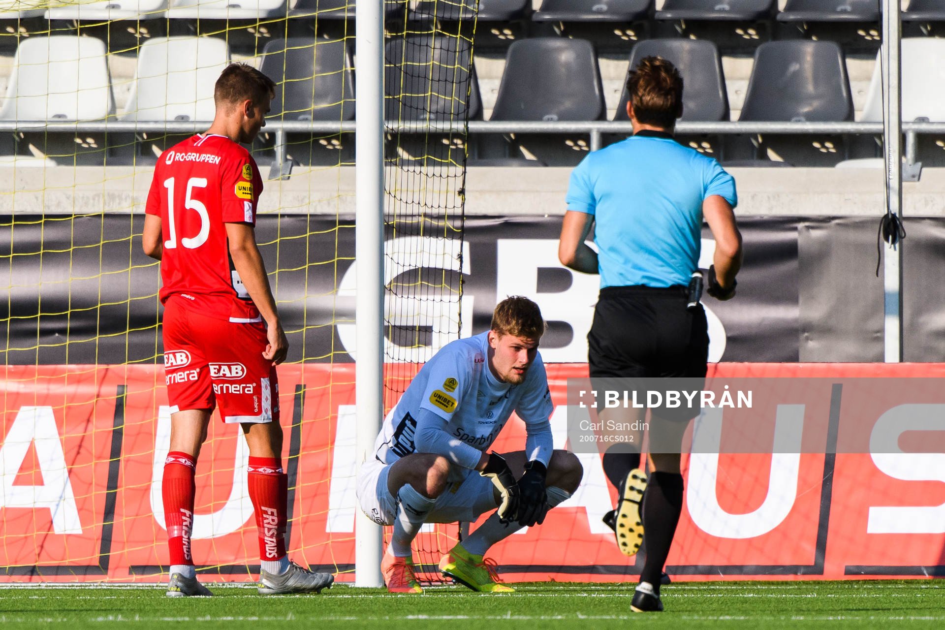 Elfsborgs målvakt Tim Rönning skadar sig