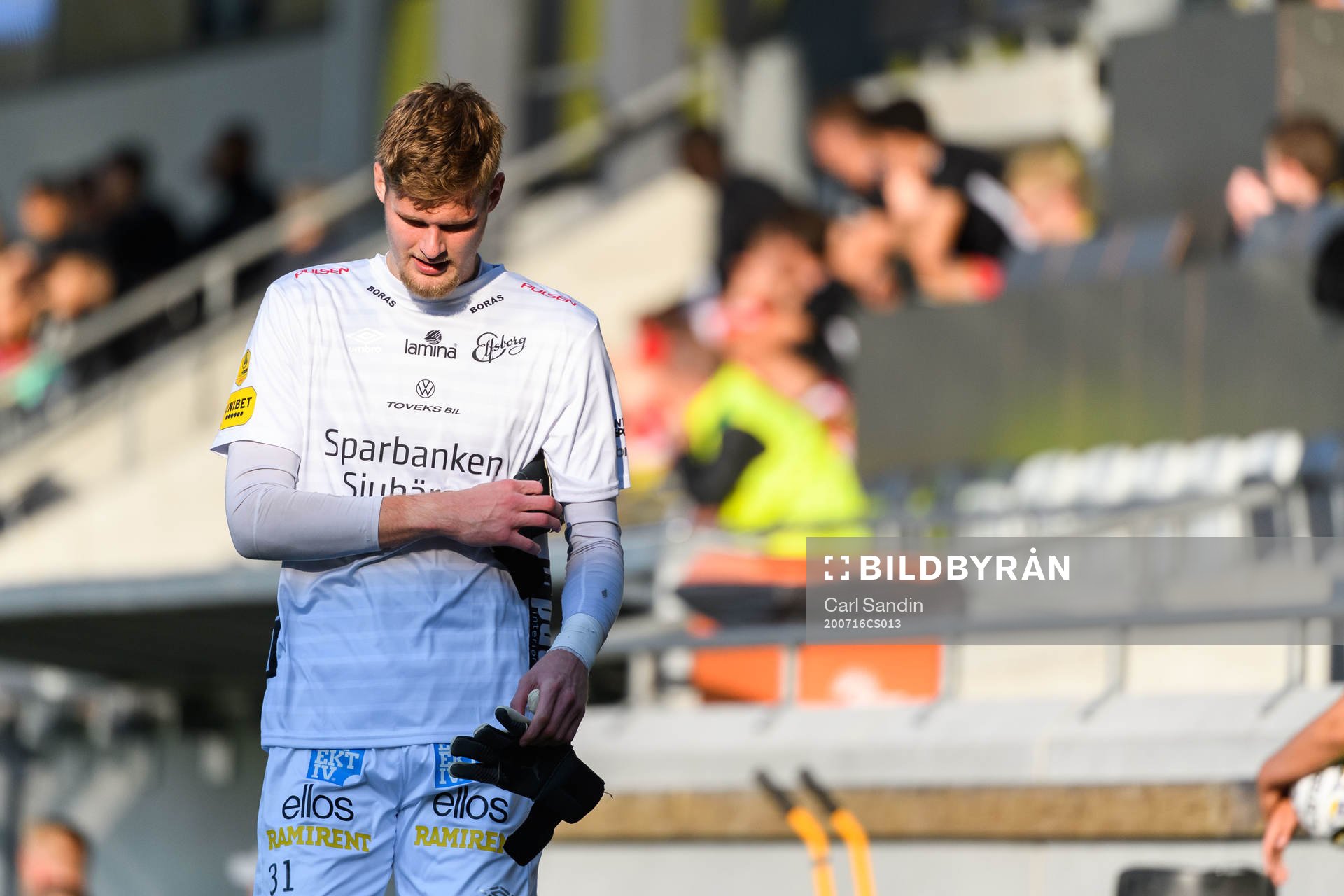 Elfsborgs målvakt Tim Rönning lämnar planen