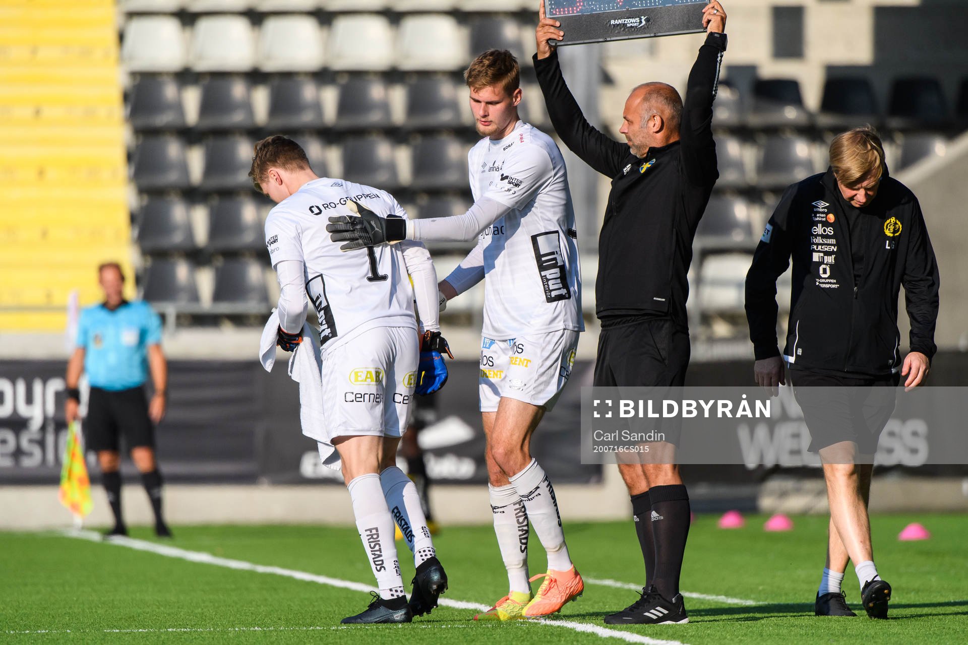 Elfsborgs målvakt Tim Rönning byter med målvakt Mathias