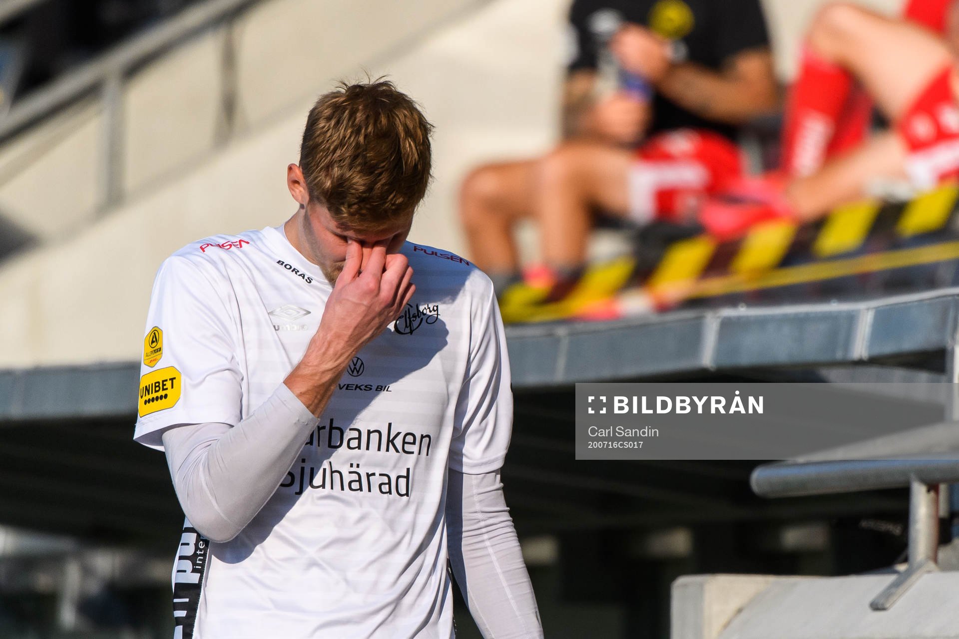 Elfsborgs målvakt Tim Rönning lämnar planen