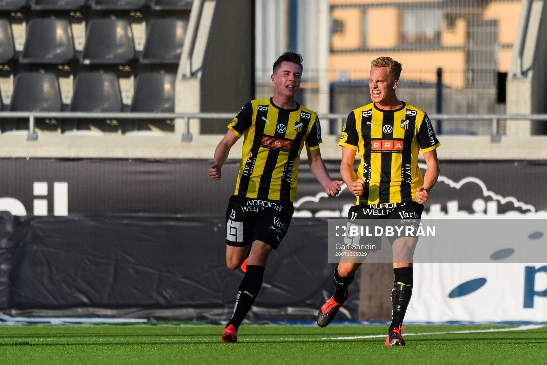 Häckens Patrik Wålemark och Gustav Berggren jublar
