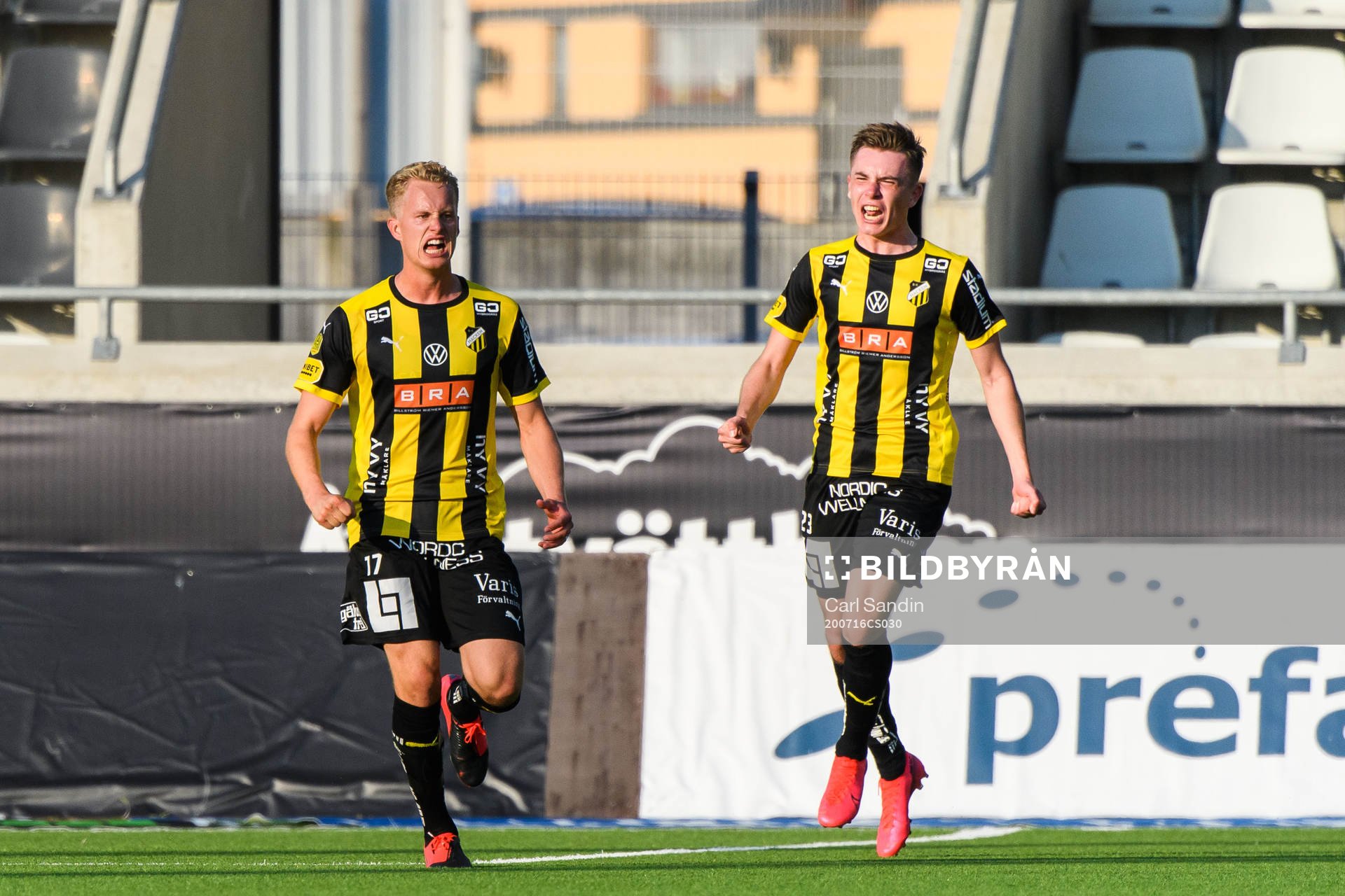 Häckens Gustav Berggren och Patrik Wålemark jublar