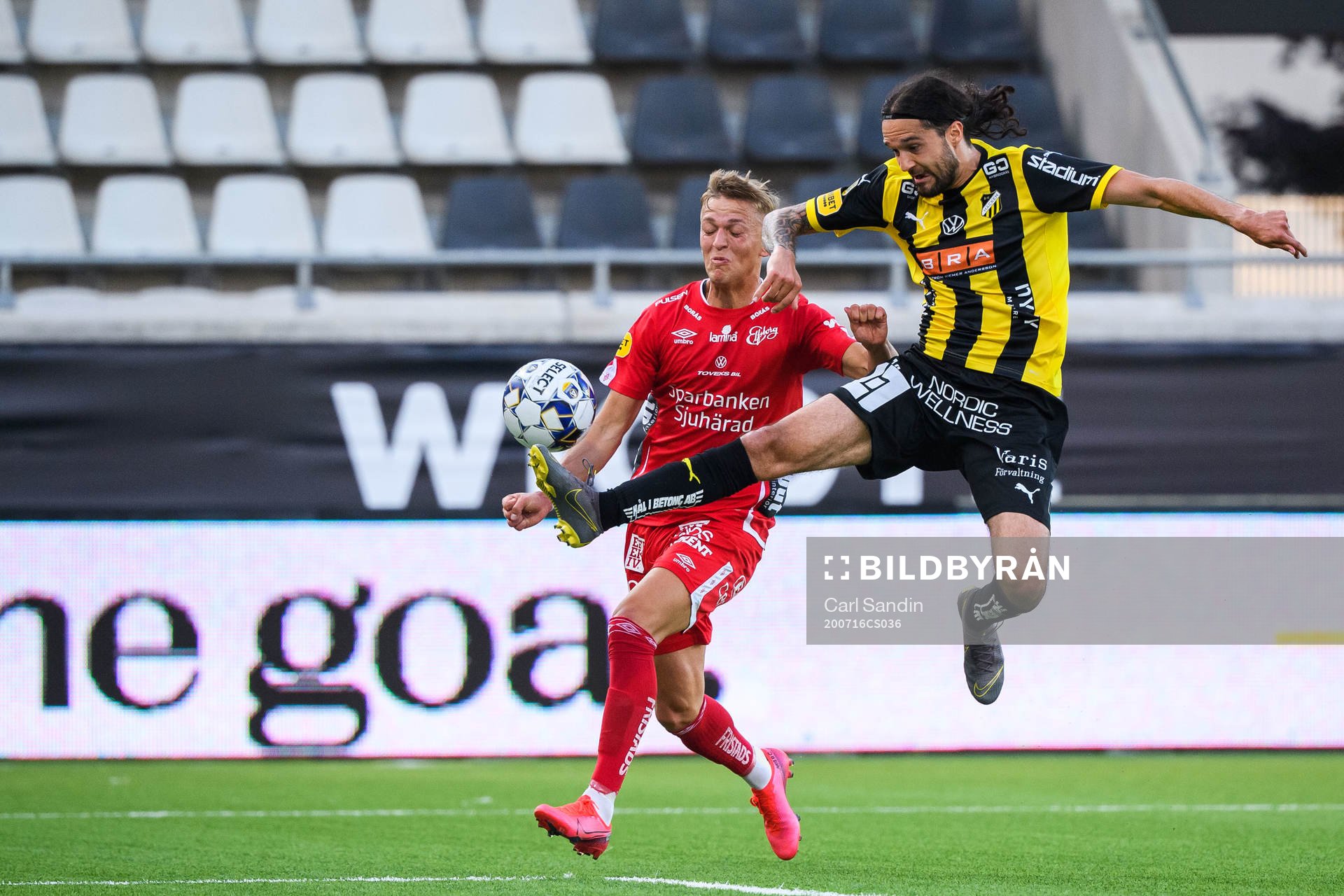 Elfsborgs Jesper Karlsson och Häckens Leonard Zuta
