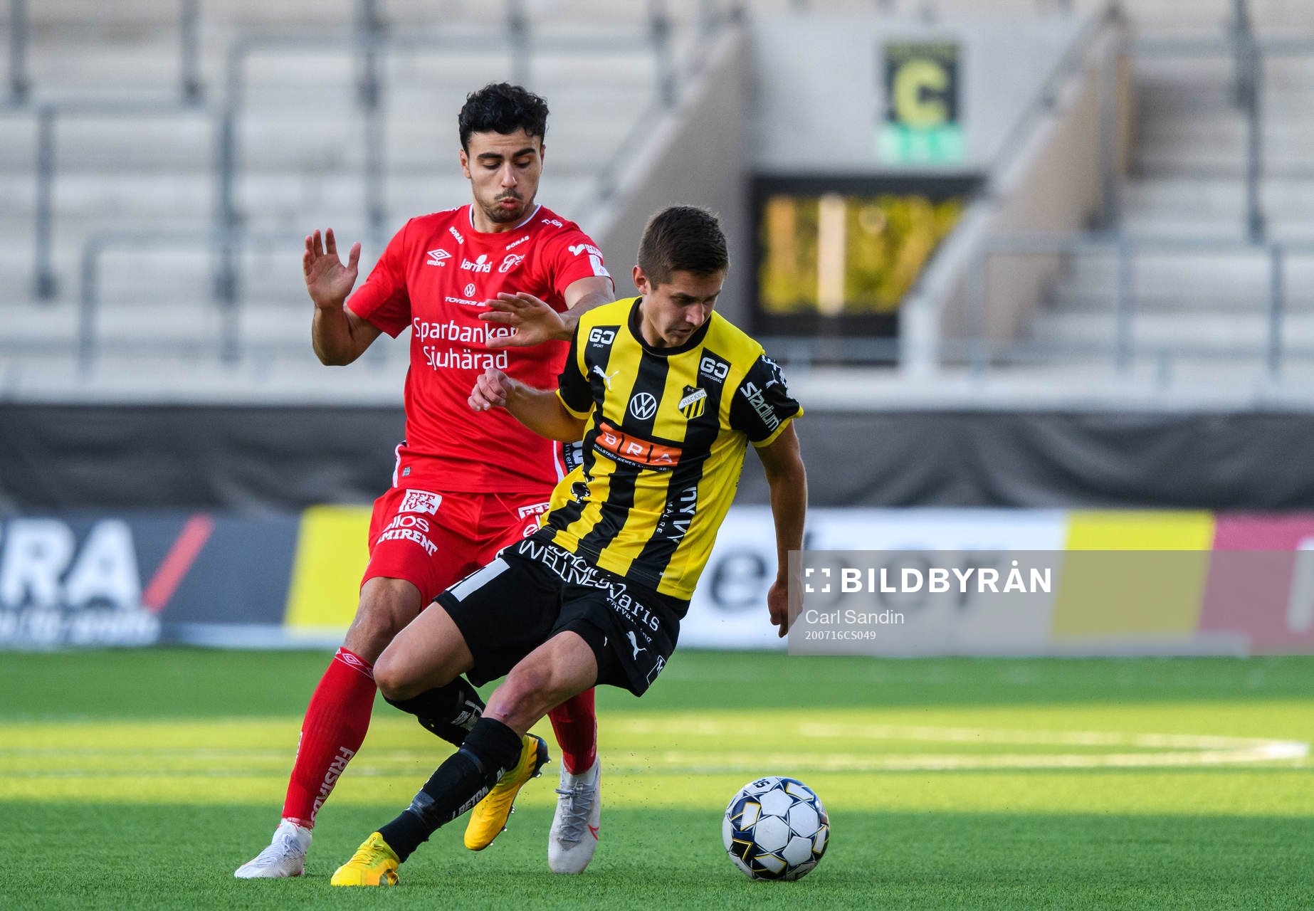 Elfsborgs Deniz Hümmet och Häckens Leo Bengtssonunder