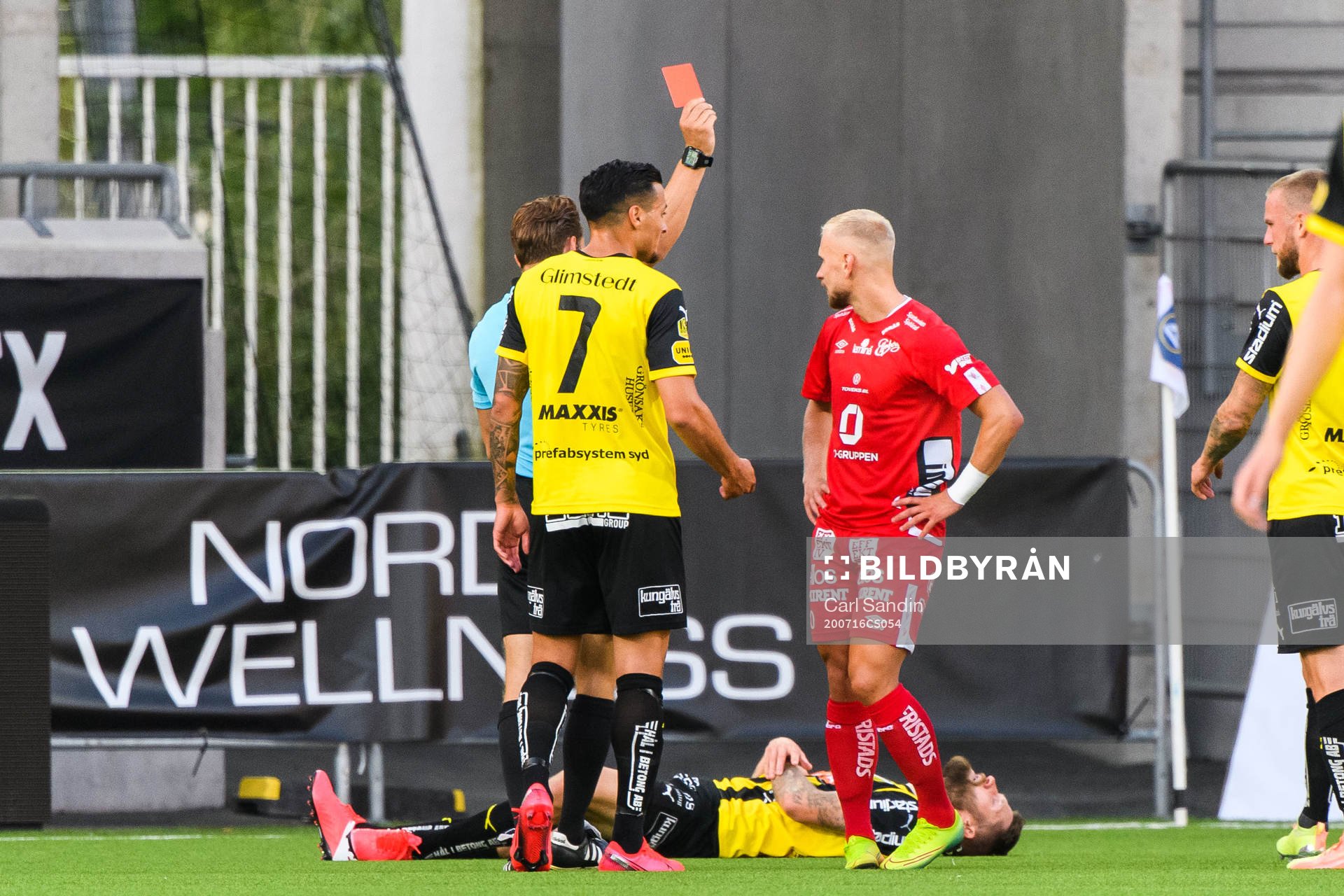 Elfsborgs Simon Strand tilldelas en utvisning