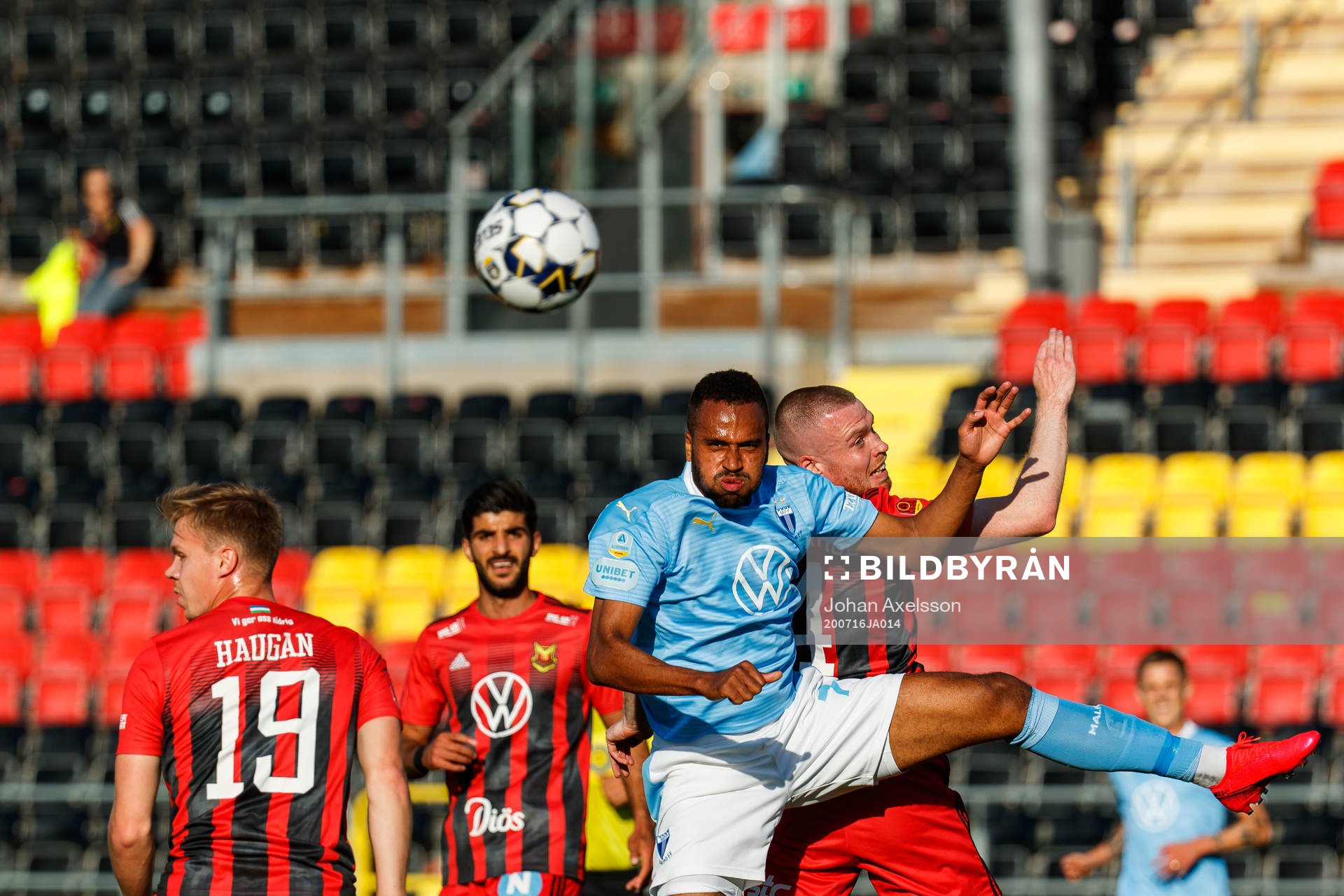Malmö FFs Isaac Kiese Thelin och Östersunds Thomas