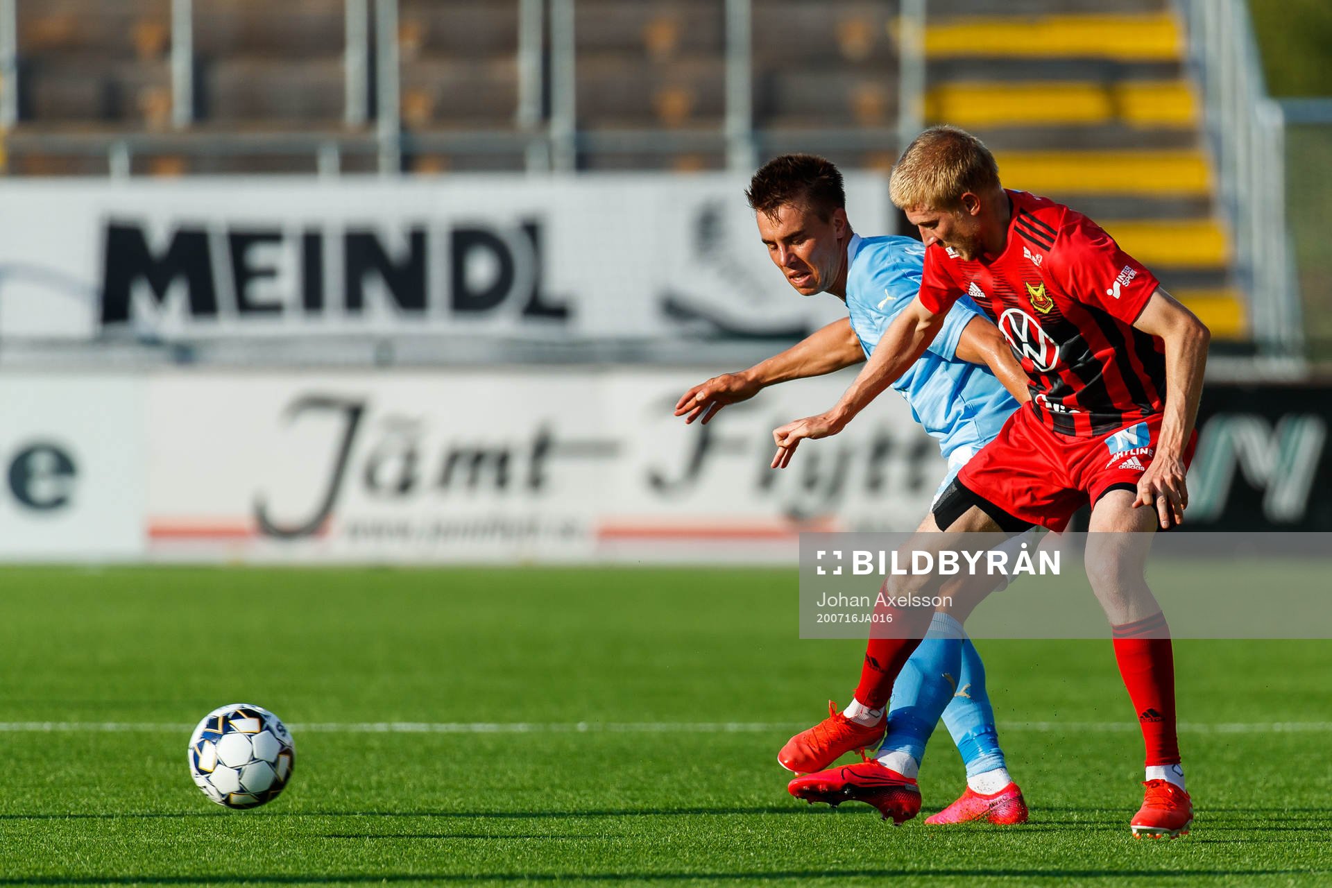 Östersunds Simon Kroon och Malmö FFs Jonas Knudsen