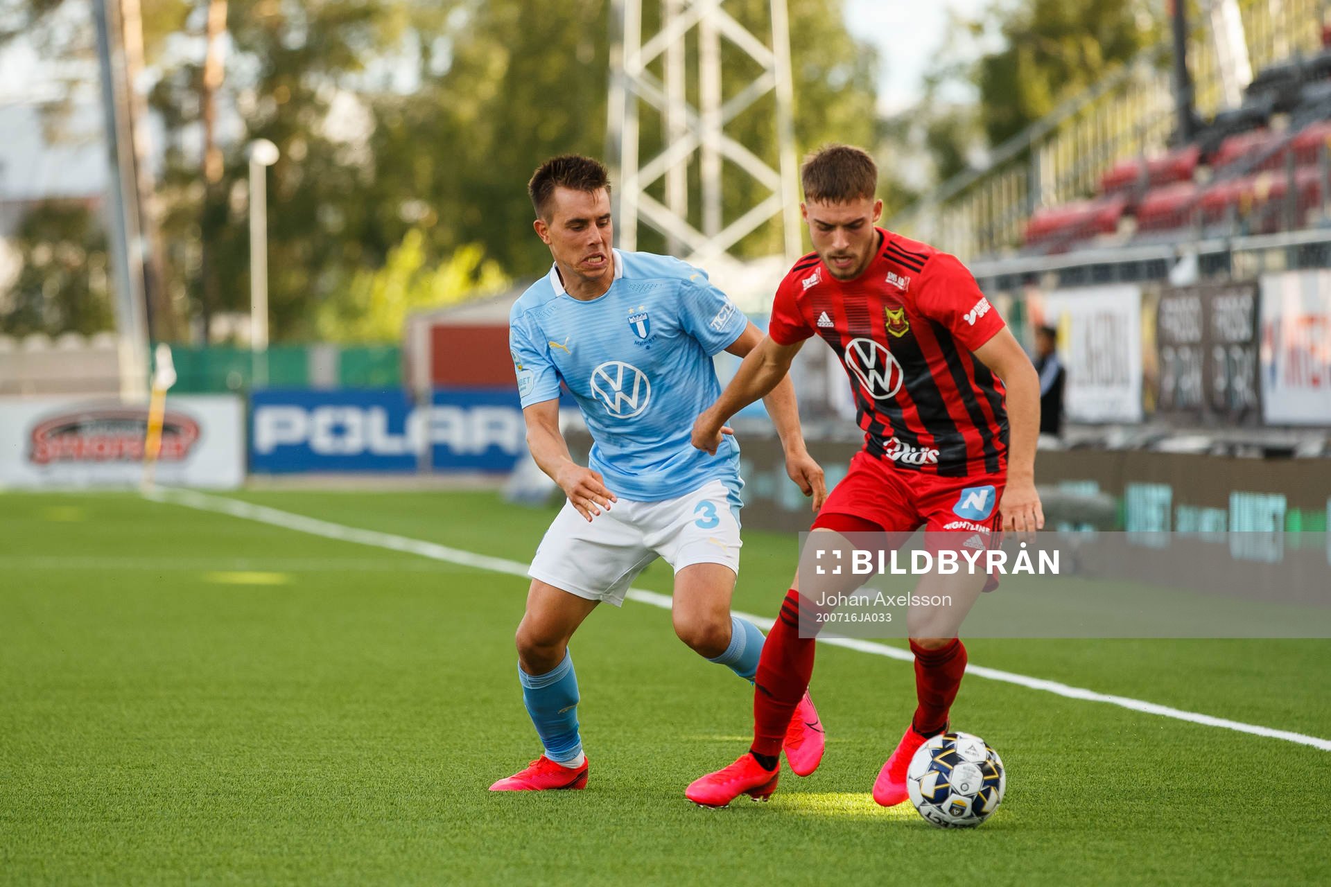 Malmö FFs Jonas Knudsen och Östersunds Felix Hörberg