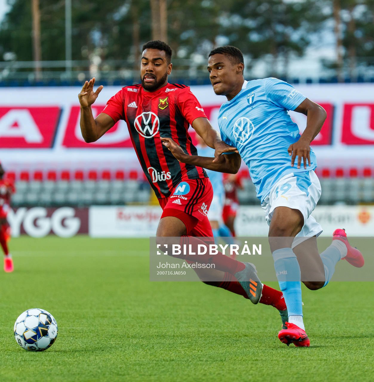 Östersunds Noah Sonko Sundberg och Malmö FFs Amin Sarr