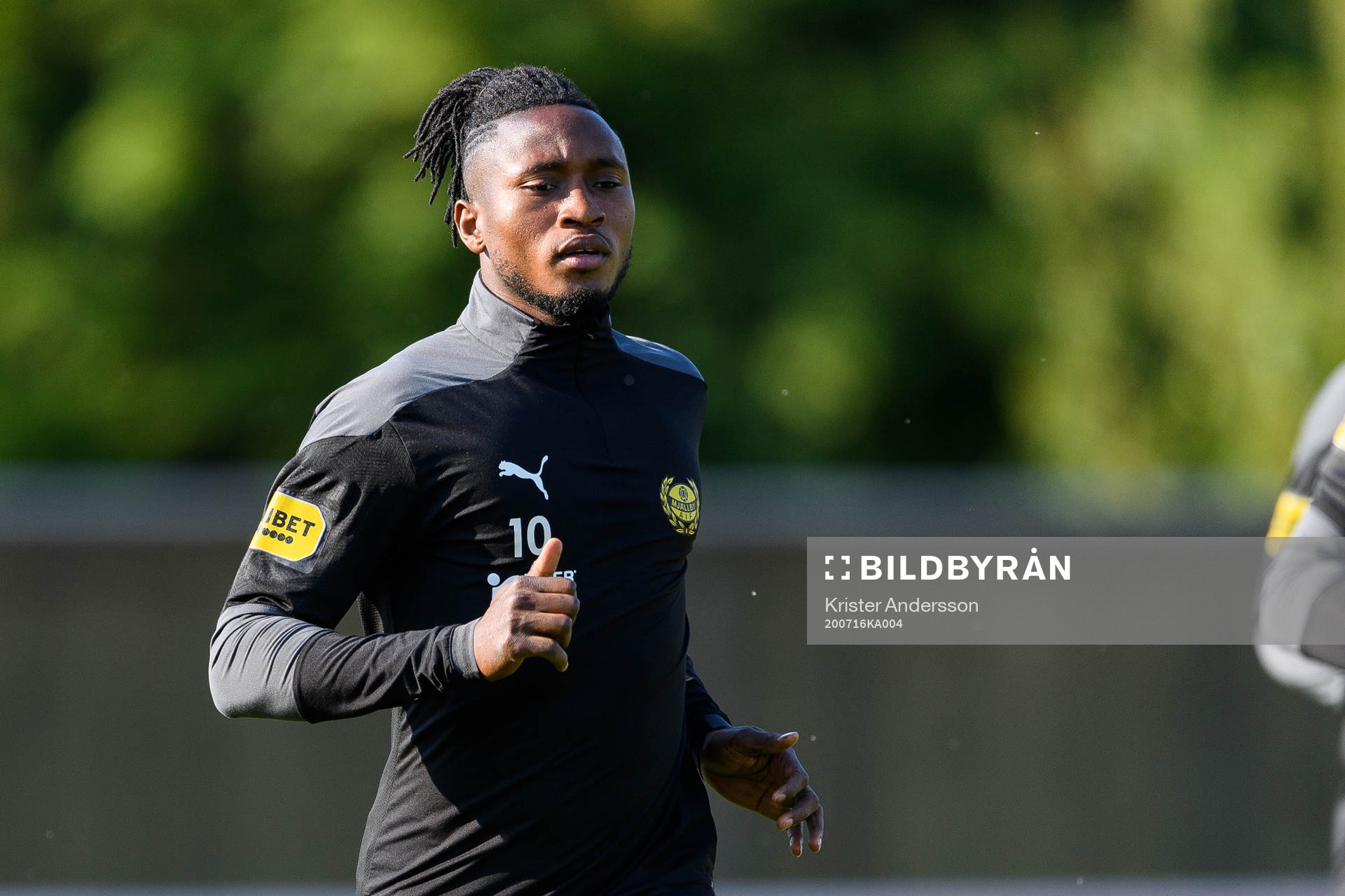 Mjällbys Mamudu Moro före fotbollsmatchen i Allsvenskan