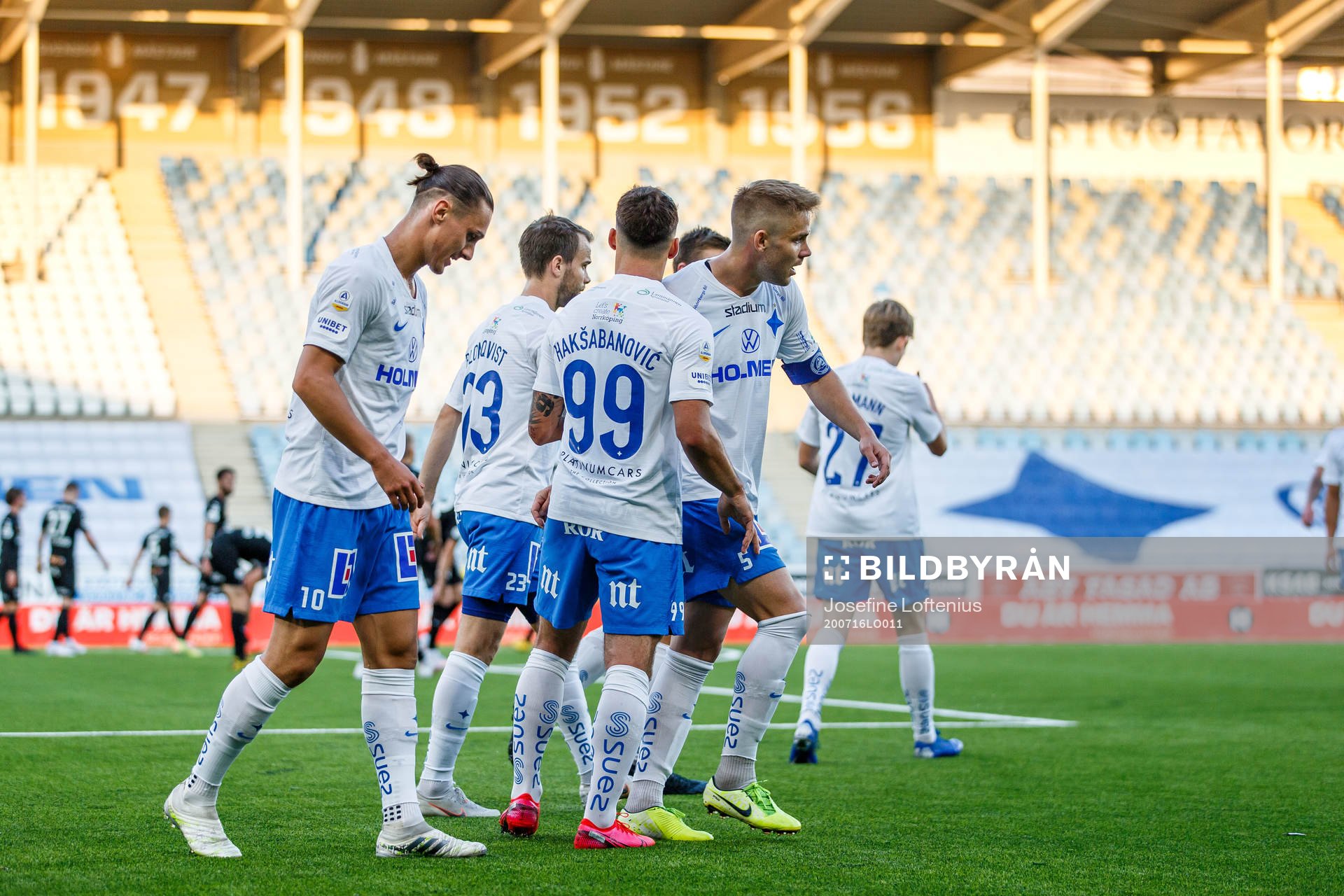 IFK Norrköpings Sead Haksabanovic jublar med lagkamrater
