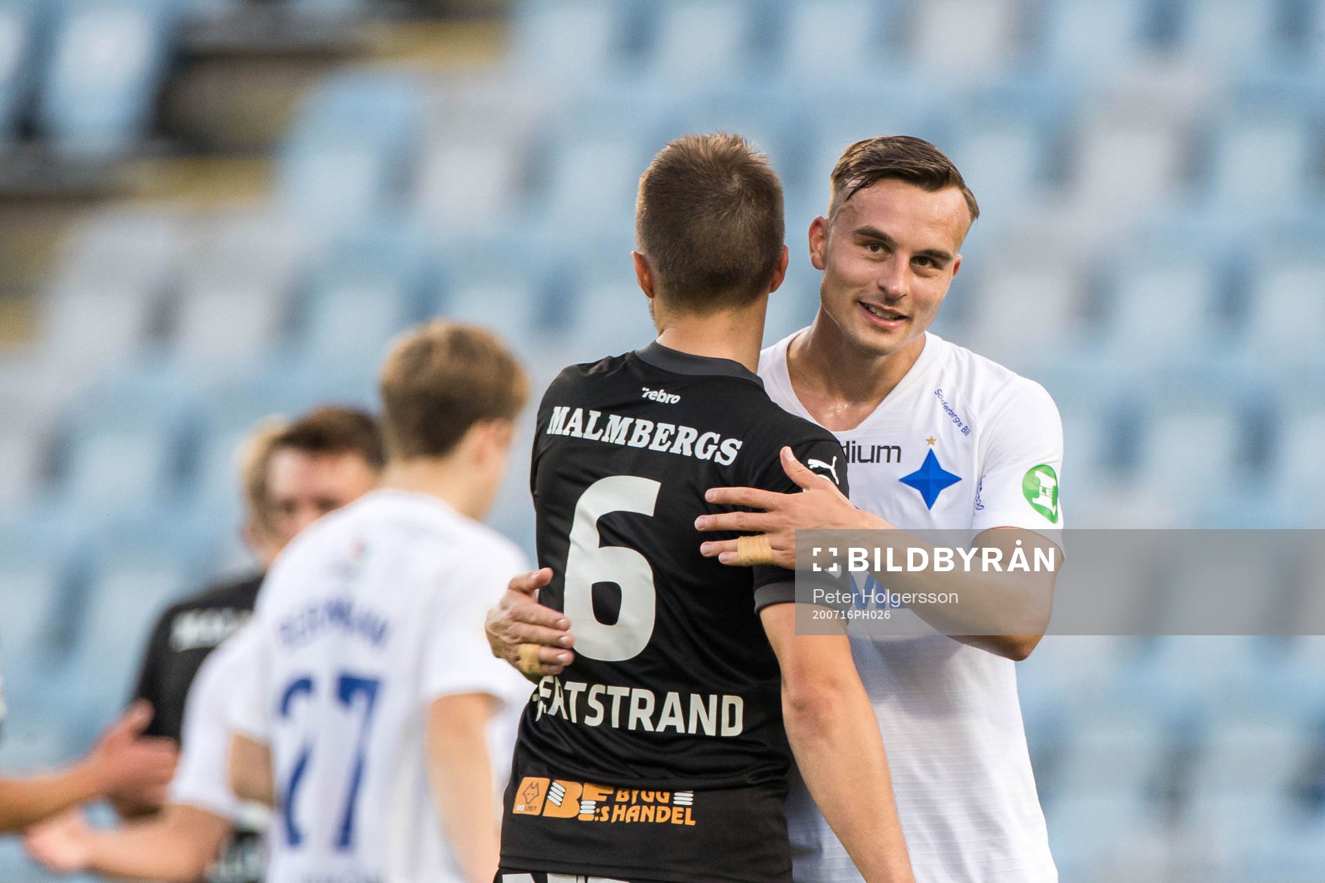 IFK Norrköpings Henrik Castegren kramar om Örebros