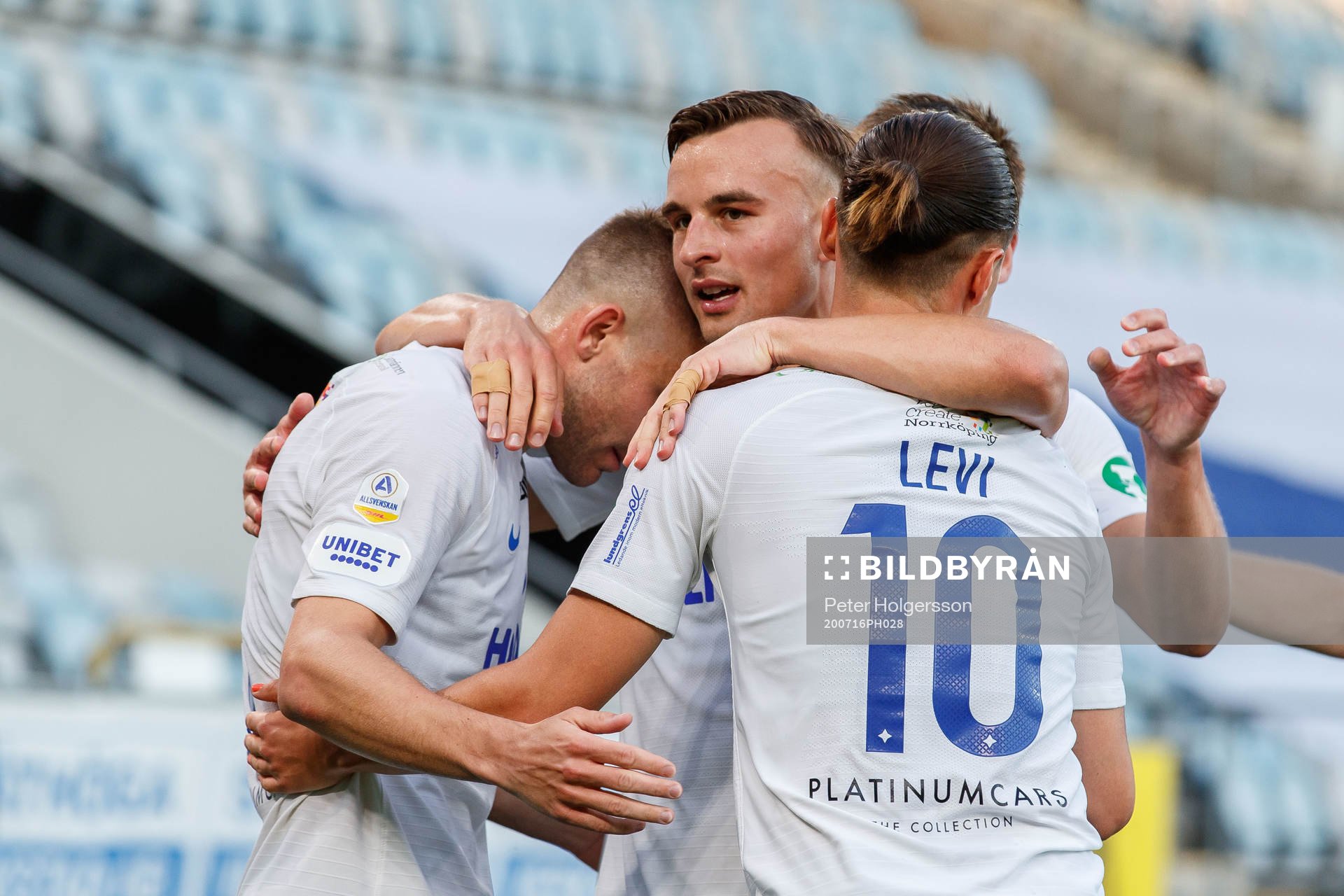 IFK Norrköpings Christoffer Nyman jublar med Henrik