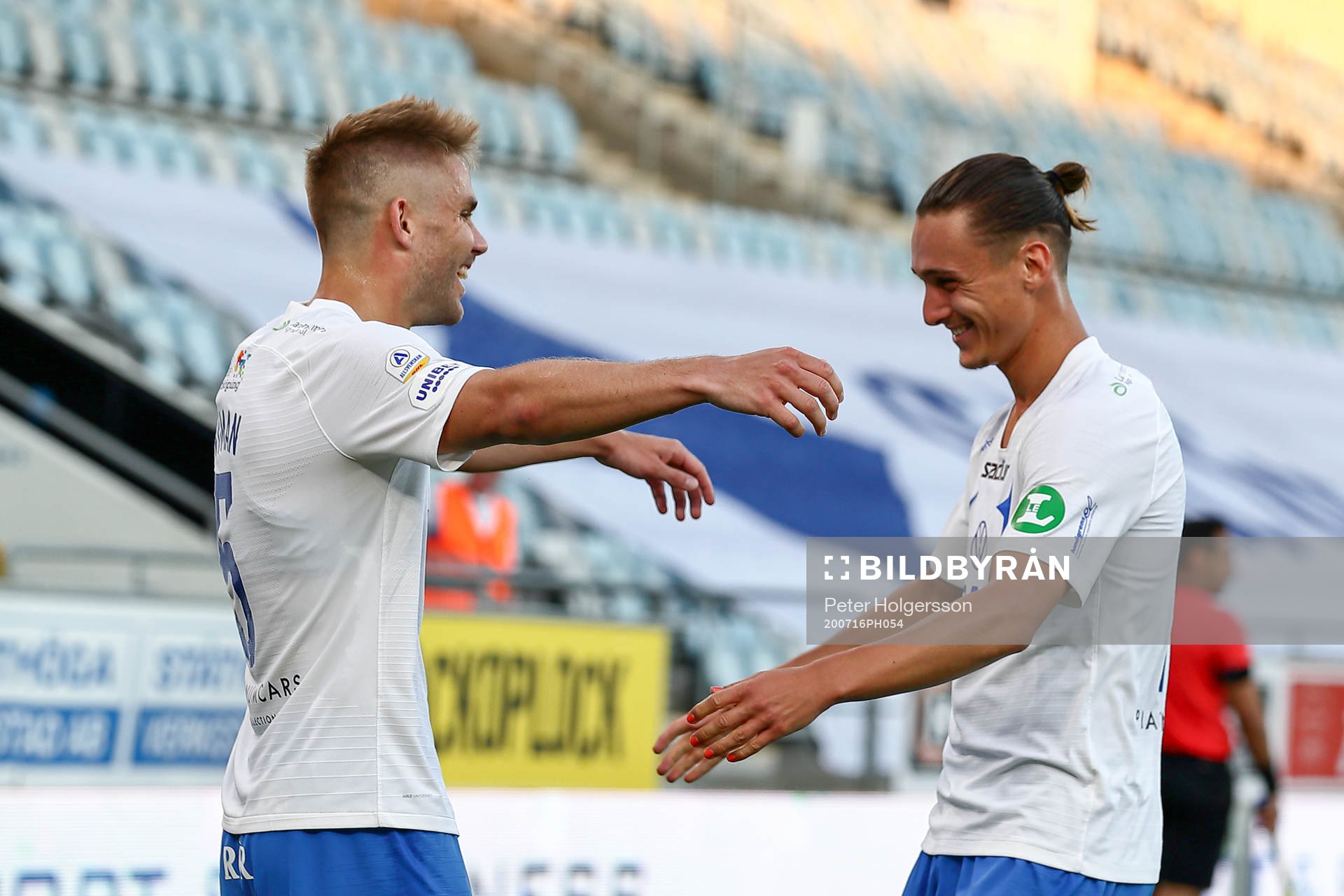 IFK Norrköpings Christoffer Nyman och Jonathan Levi jublar efter mål 2-0 under fotbollsmatchen i Allsvenskan mellan IFK Norrköping och Örebro den 16 juli 2020 i Norrköping.