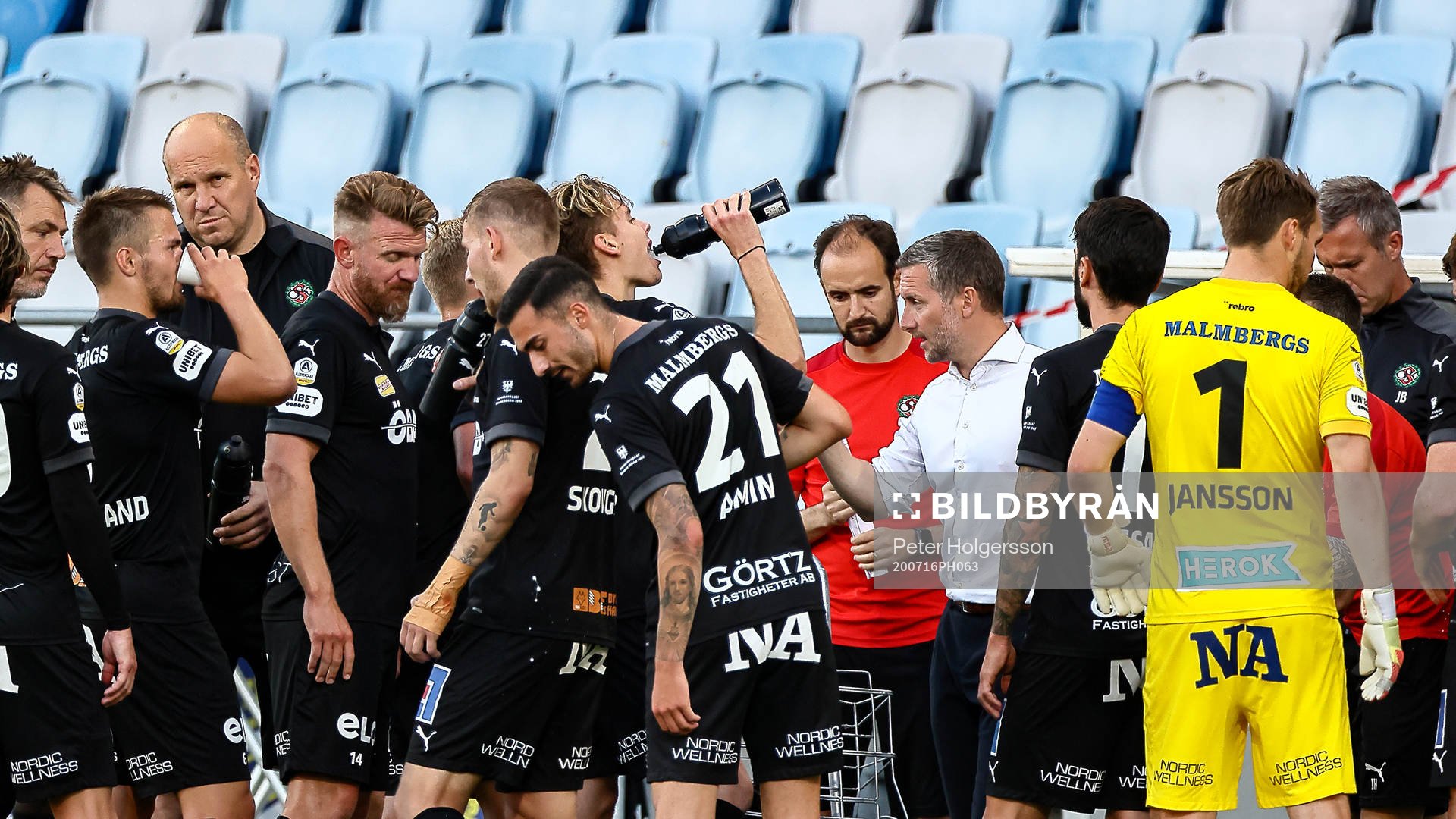 Örebros spelare med tränare Axel Kjäll
