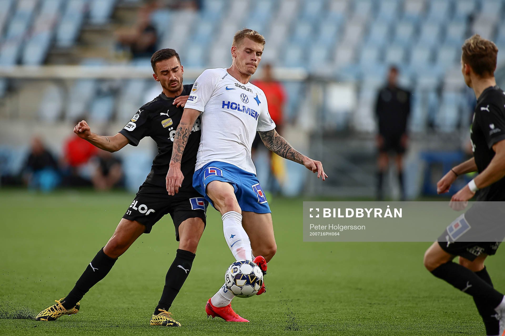 Örebros Simon Amin och IFK Norrköpings Eric Smith