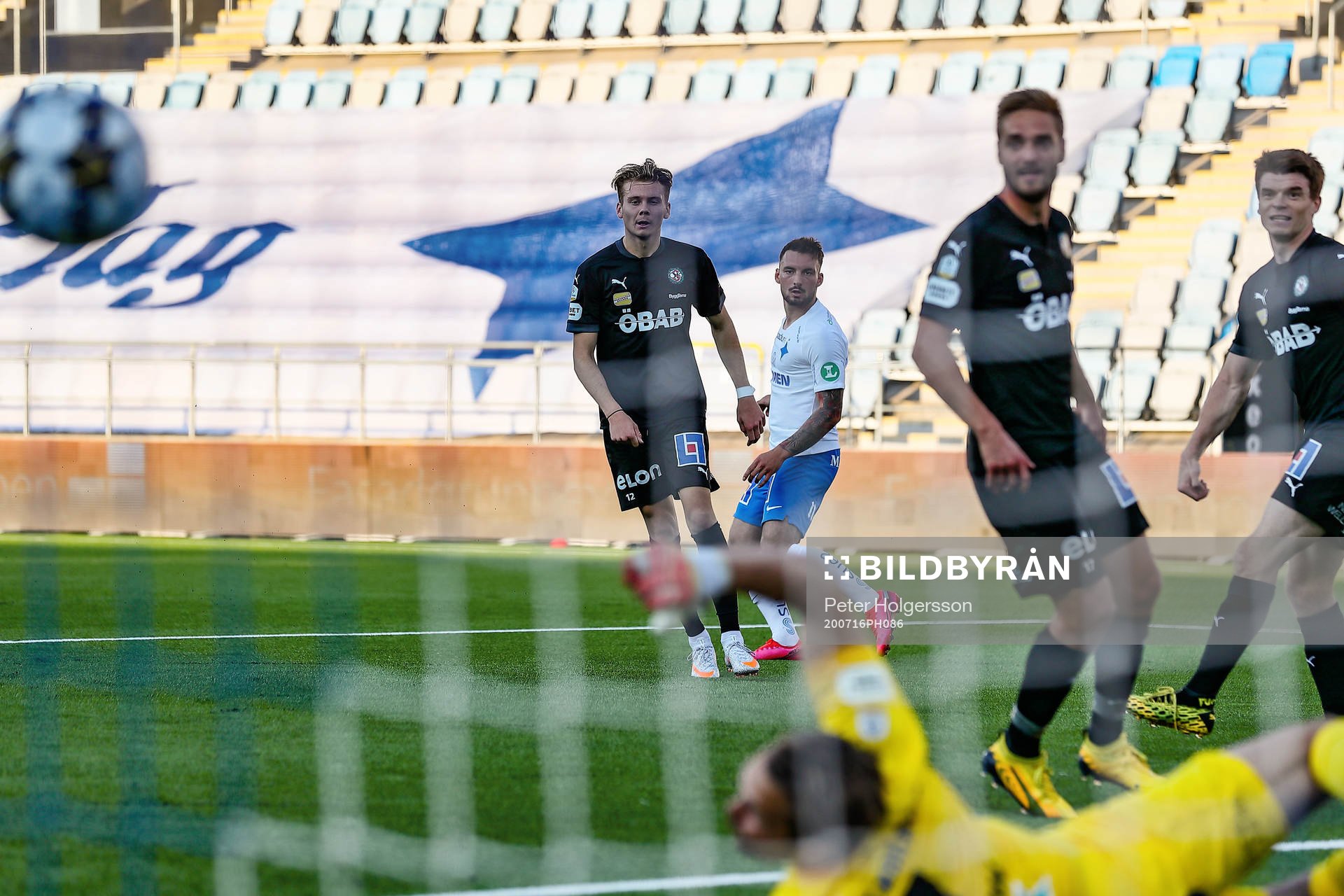 Skott av zIFK Norrköpings Sead Haksabanovic förbi