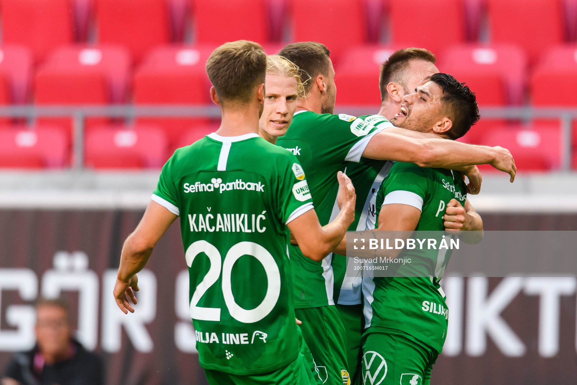 Hammarbys Paulinho jublar med lagkamrater efter 1-1 under fotbollsmatchen i Allsvenskan mellan Kalmar och Hammarby den 16 juli 2020 i Kalmar.