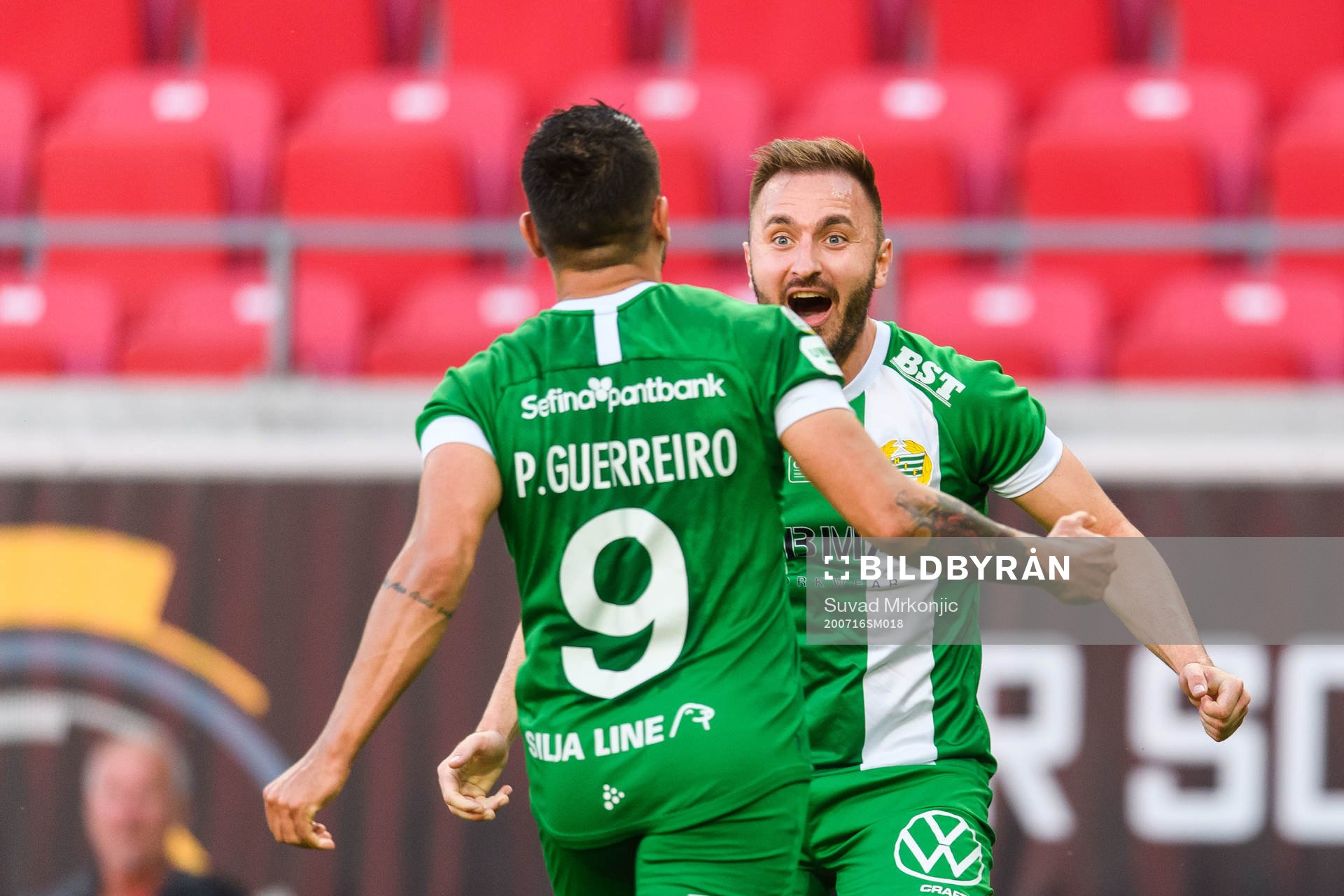 Hammarbys Paulinho jublar med Muamer Tankovic