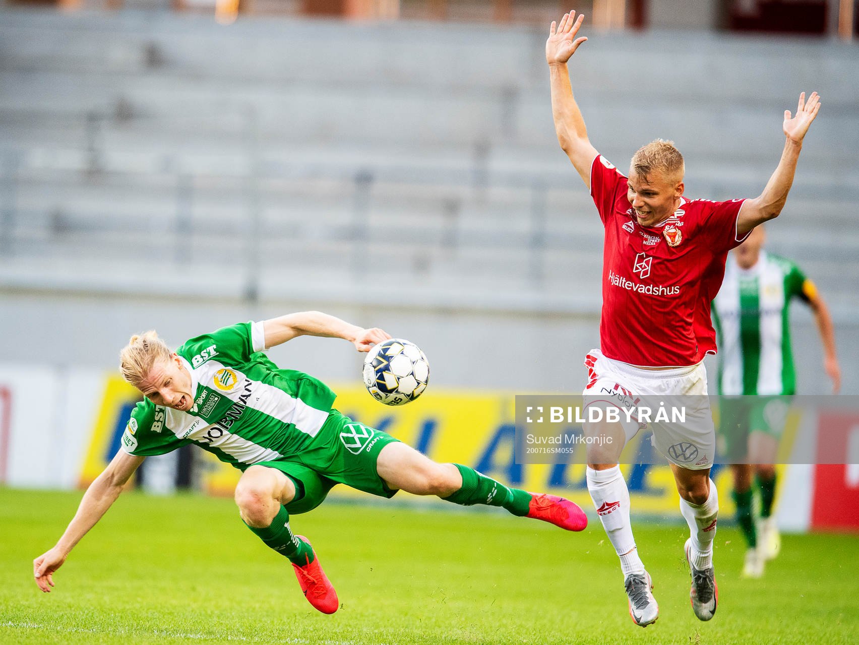I denna situation blir Kalmars Sebastian Ring utvisad
