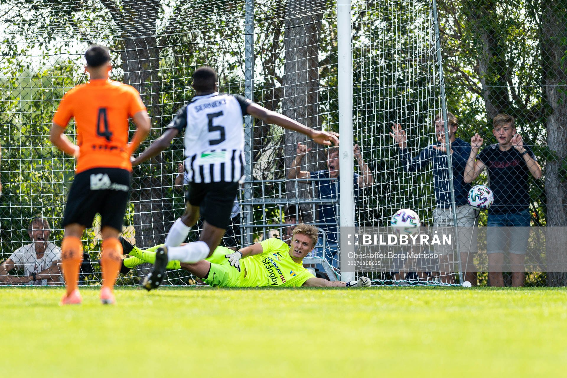 Torns målvakt Svante Hildeman med en straffräddning