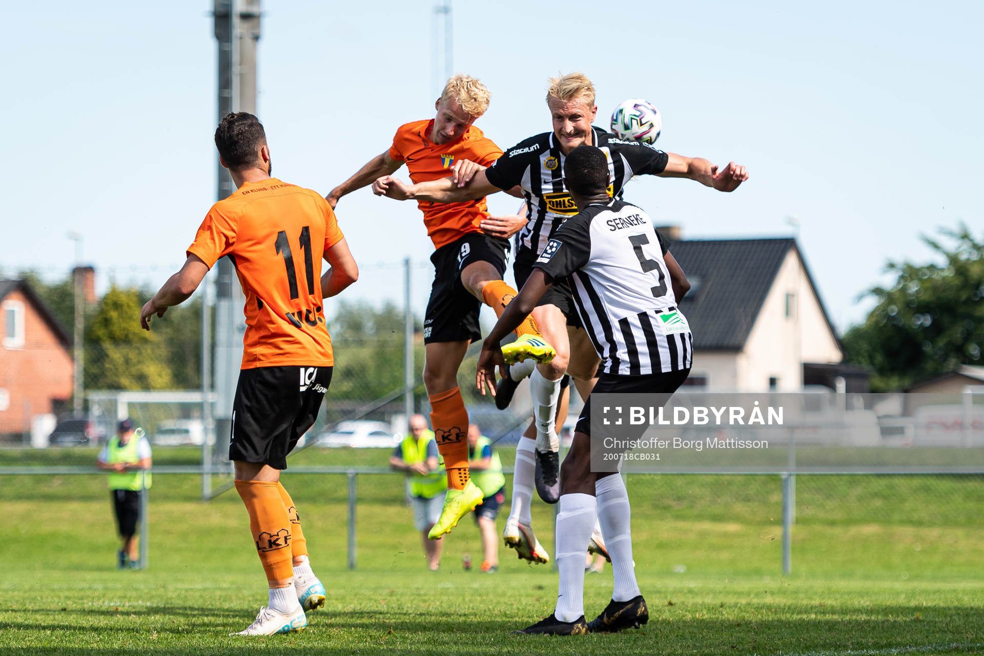 Torns Victor Larsson i nickduell med Landskronas Viktor
