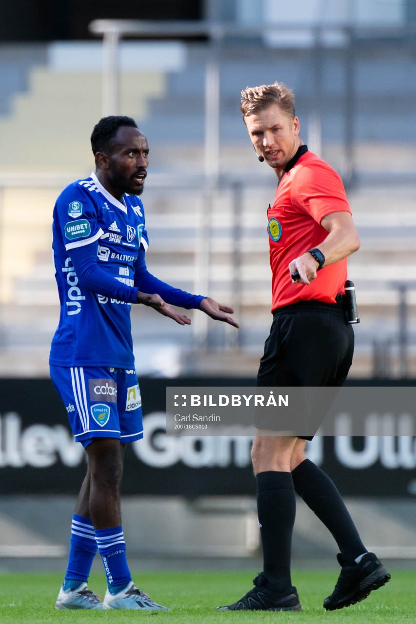 Umeås Beneyam Demte reagarar mot domare Fredrik Hansson